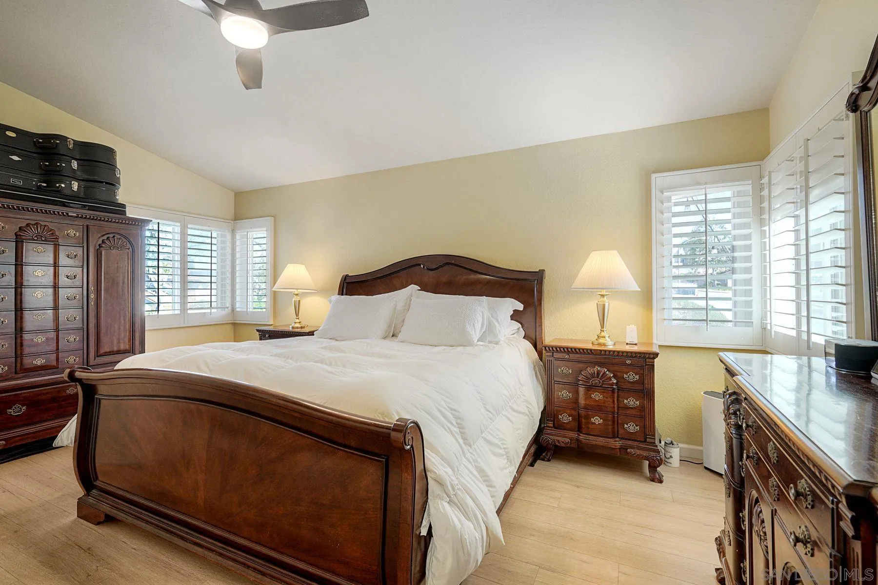 https://cdn.realtyfeed.com/cdn/127/260003582/8b933624b0d25fa7a602fb9625d80152.webp