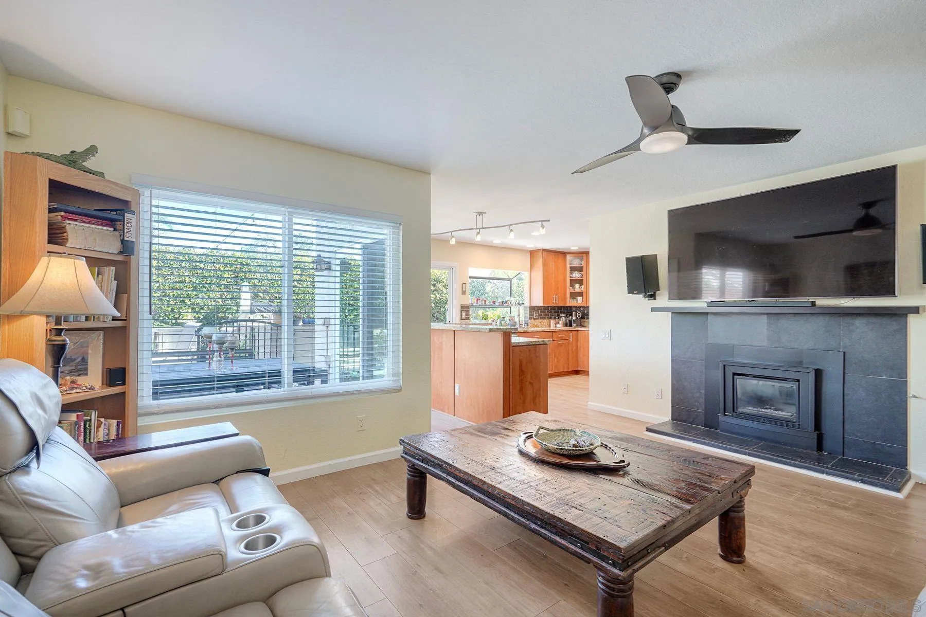 https://cdn.realtyfeed.com/cdn/127/260003582/c09c704be98b5fe6d89c57f94fb7bde8.webp