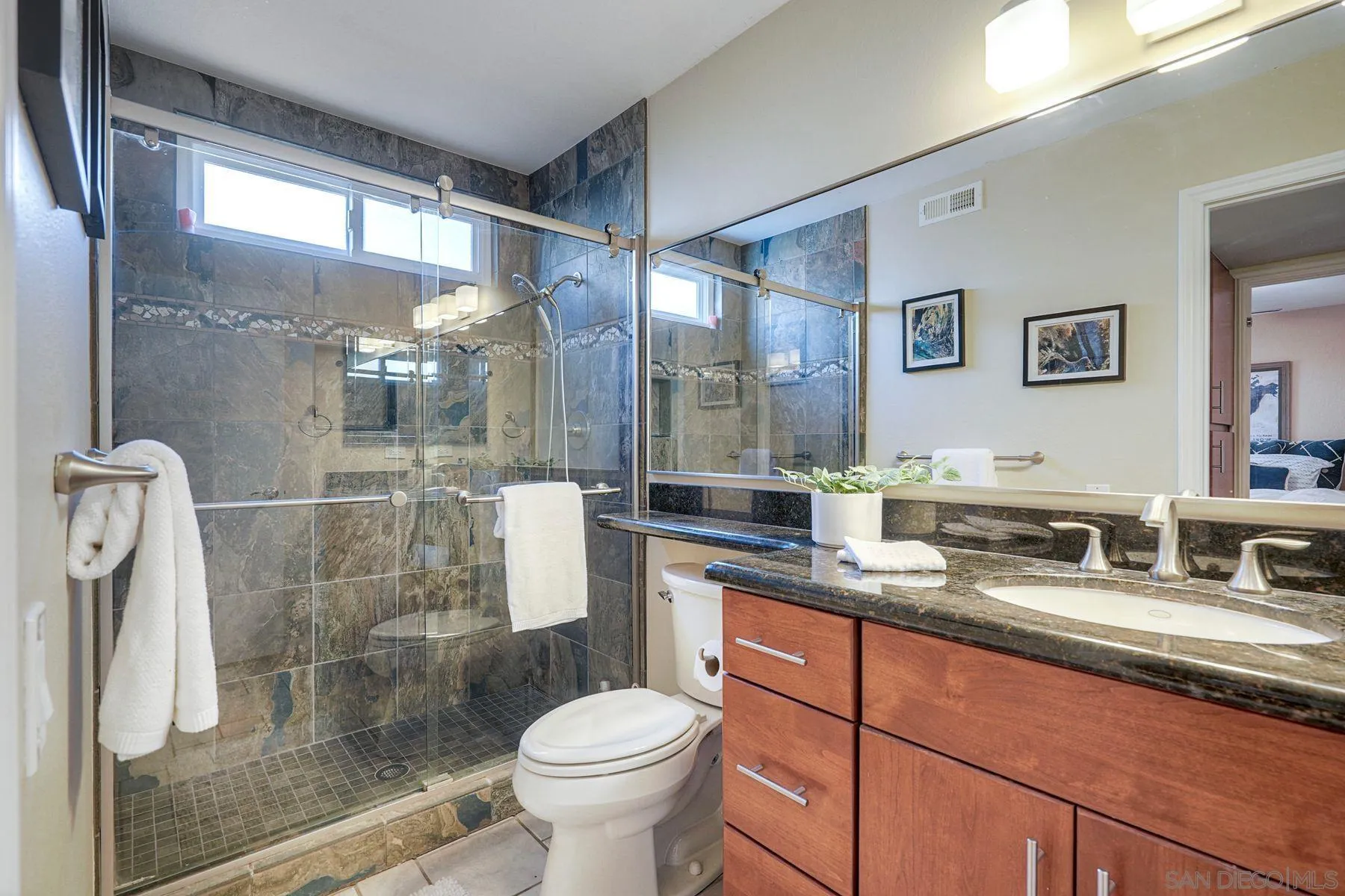 https://cdn.realtyfeed.com/cdn/127/260003582/ee215010fa26ccc342d796d463b951b4.webp