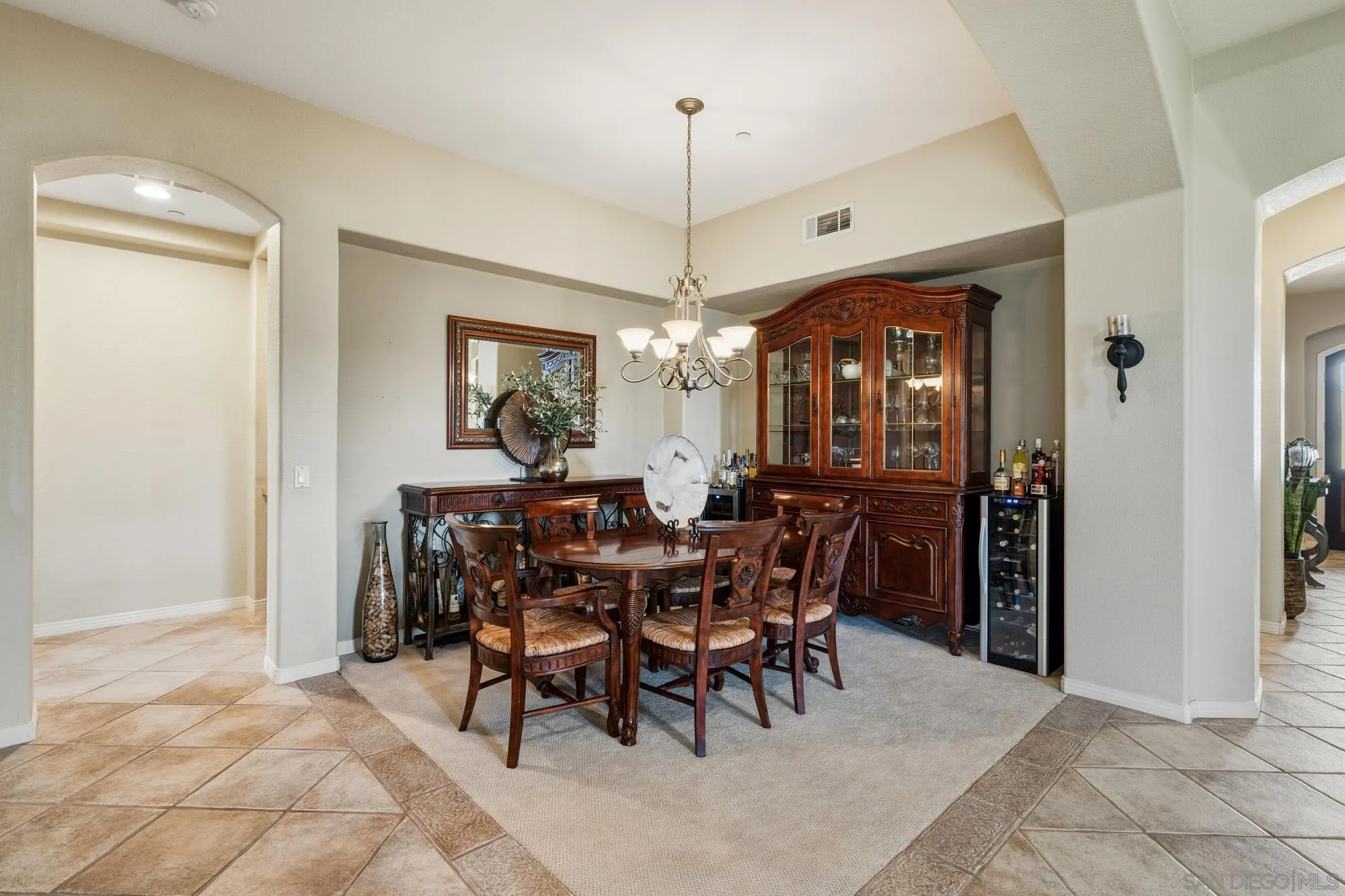 https://cdn.realtyfeed.com/cdn/127/260003589/8b559c916bdb4615e3c314188f796dd7.webp