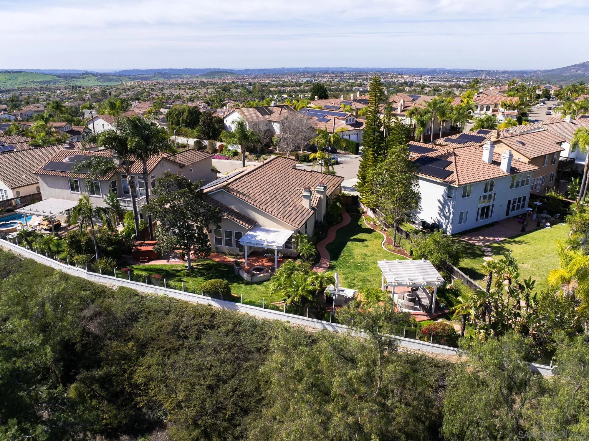 https://cdn.realtyfeed.com/cdn/127/260003589/ade4bf443c0ad1478ec2729a9427d081.webp