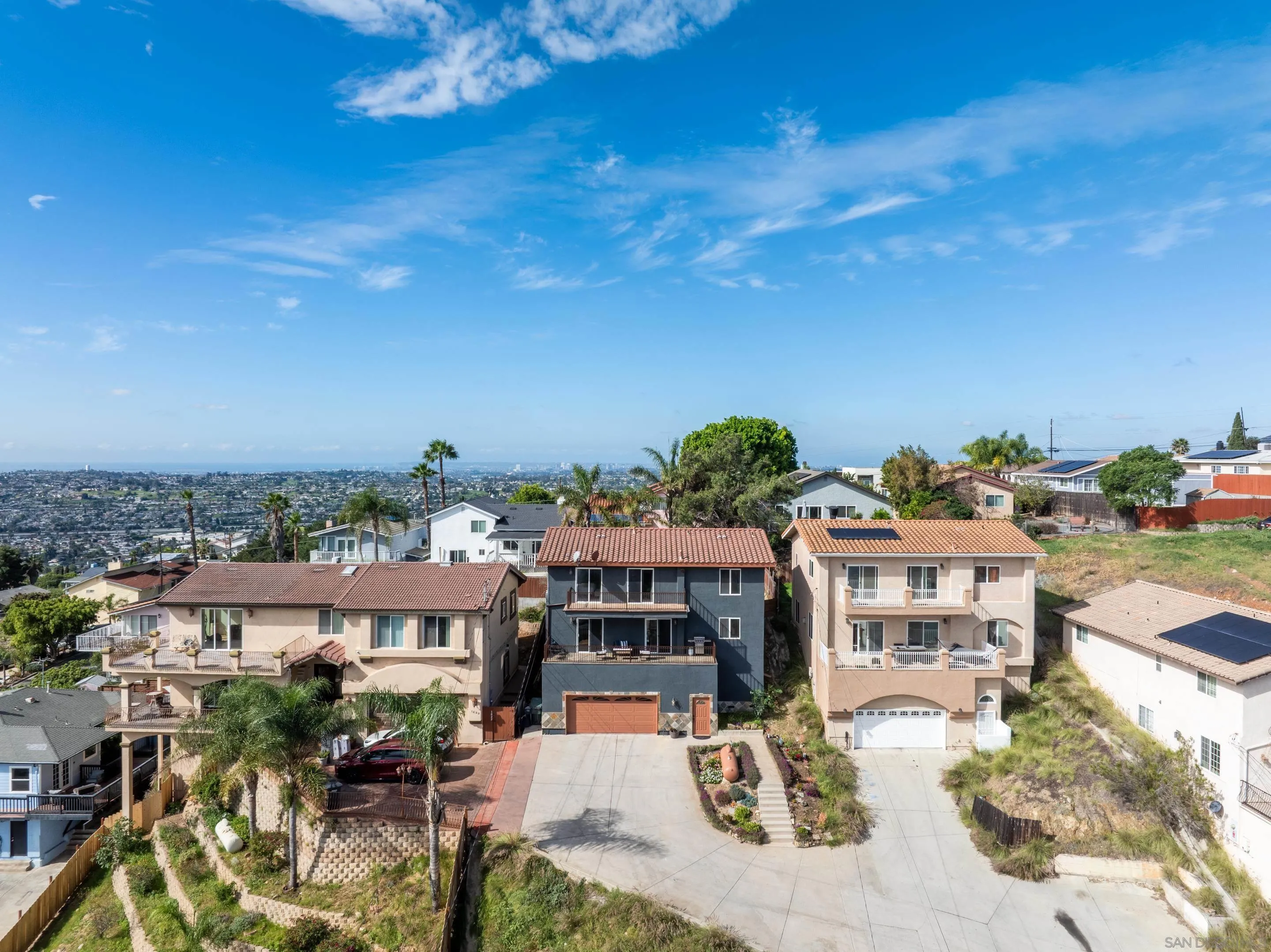 https://cdn.realtyfeed.com/cdn/127/260003593/7cabbfcbd5127a2543a6b561f83494a2.webp