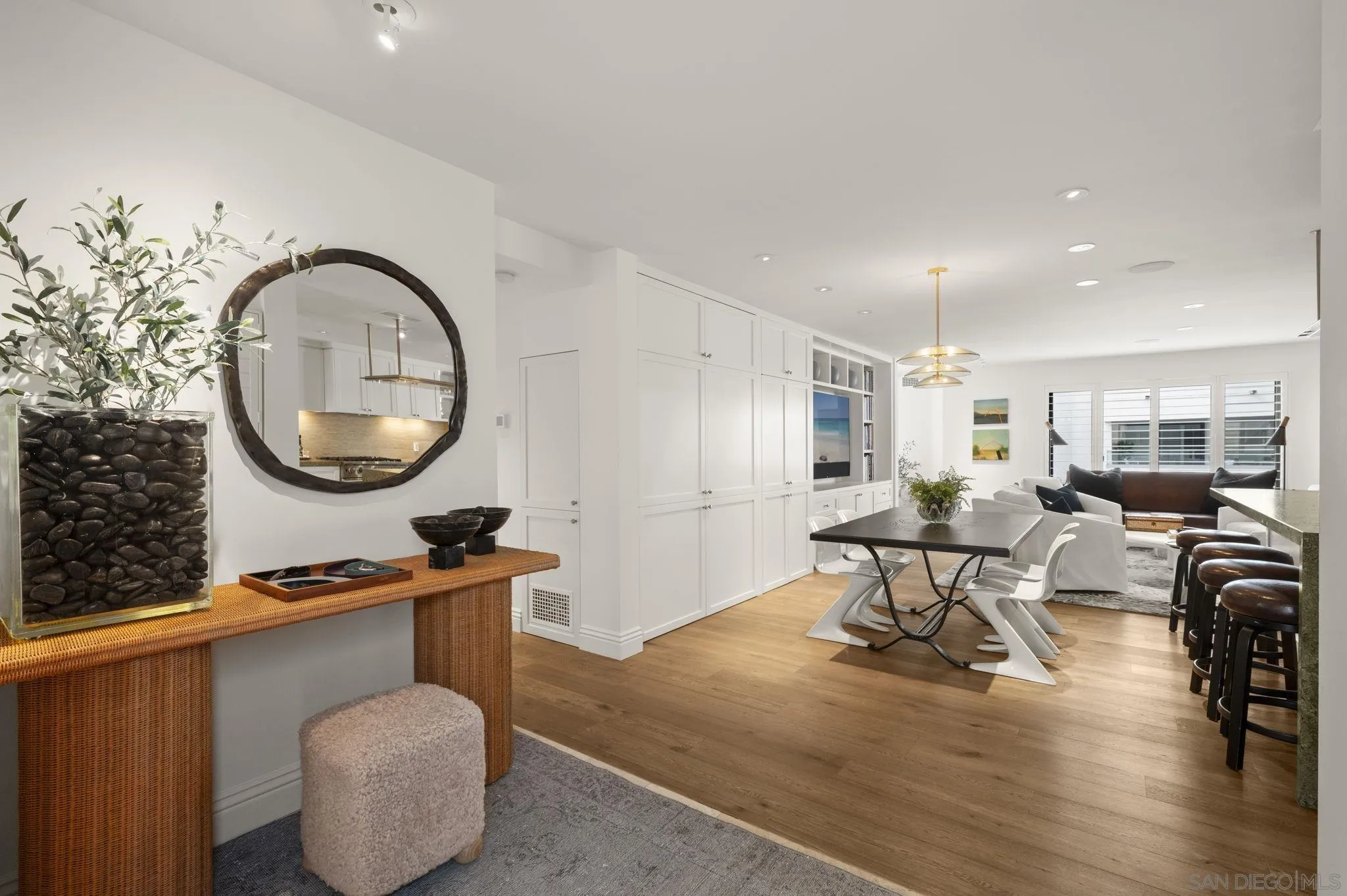 https://cdn.realtyfeed.com/cdn/127/260003600/917c2588fce88ecee3725e56e20076c4.webp