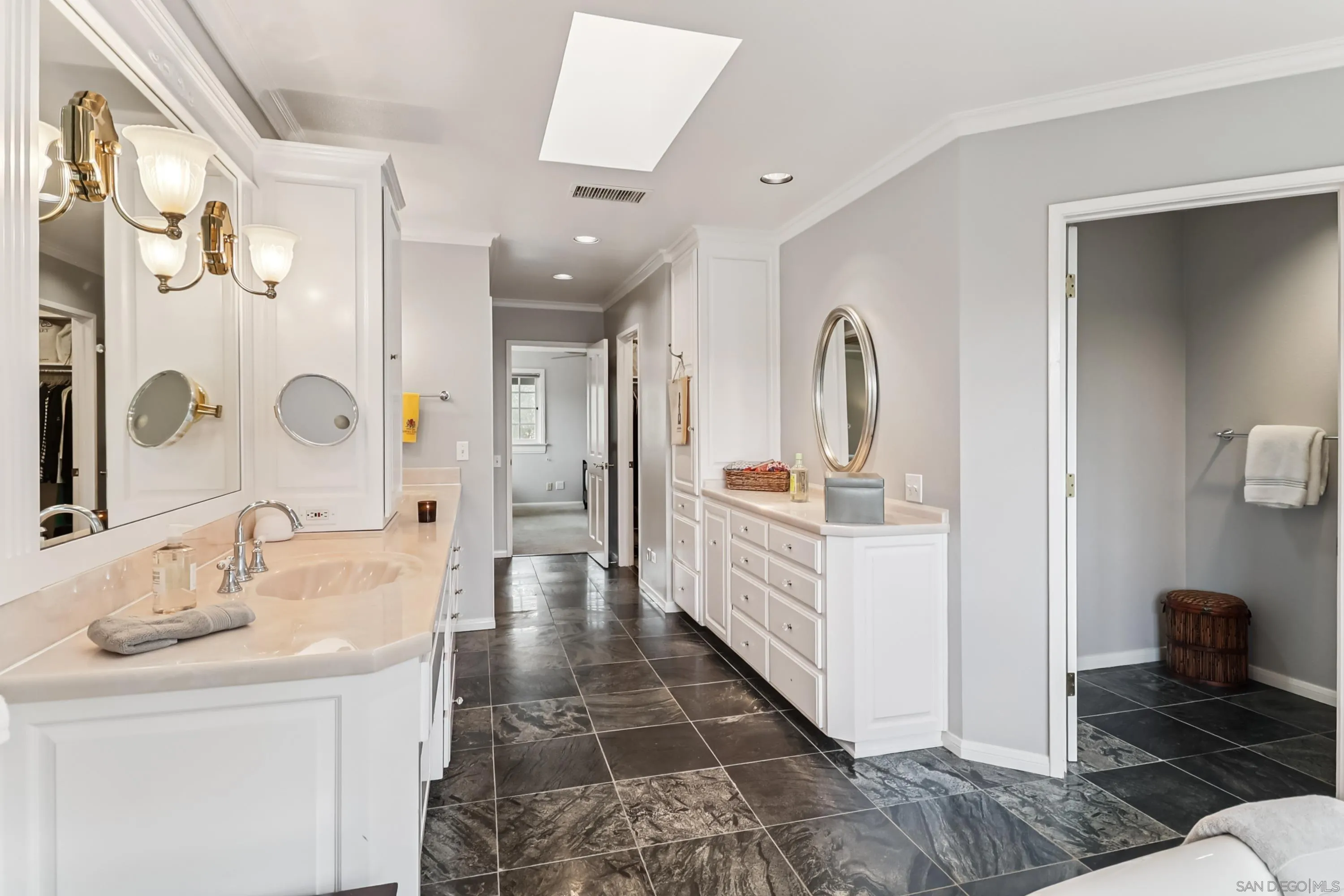 https://cdn.realtyfeed.com/cdn/127/260003601/352494f45cbfd450a3e99ae4b710dd04.webp