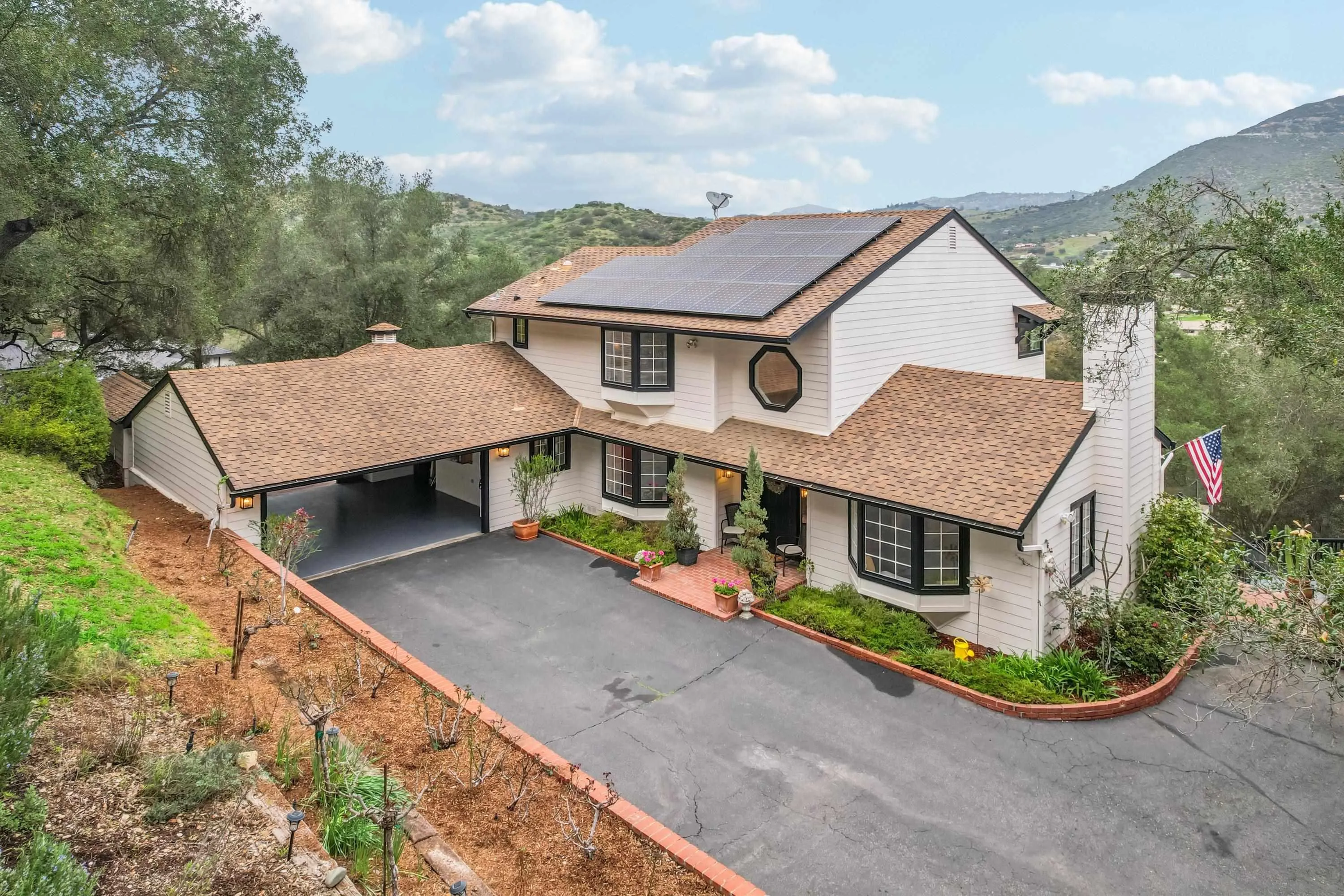 https://cdn.realtyfeed.com/cdn/127/260003601/85007b22fe107714ec816465795ba3ad.webp