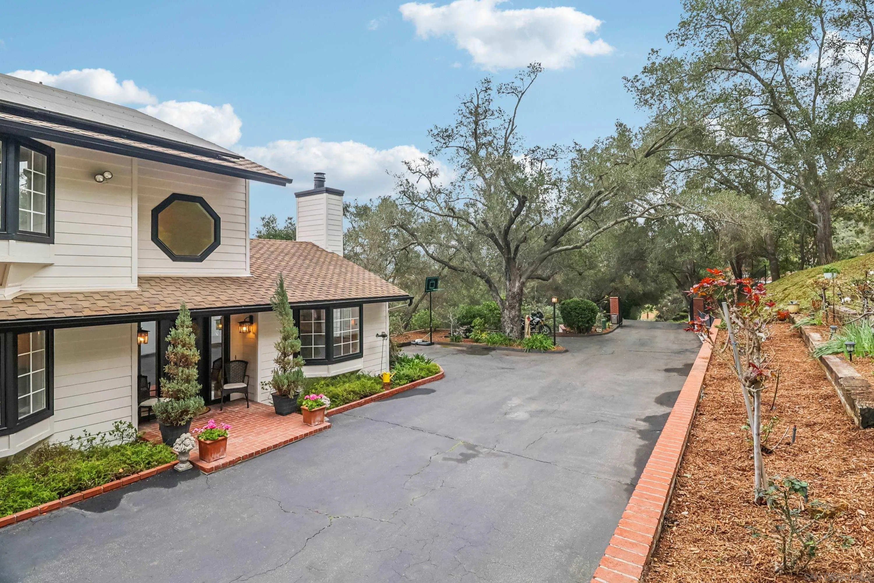 https://cdn.realtyfeed.com/cdn/127/260003601/902d083c8ce3886e2548c670dc1c202c.webp