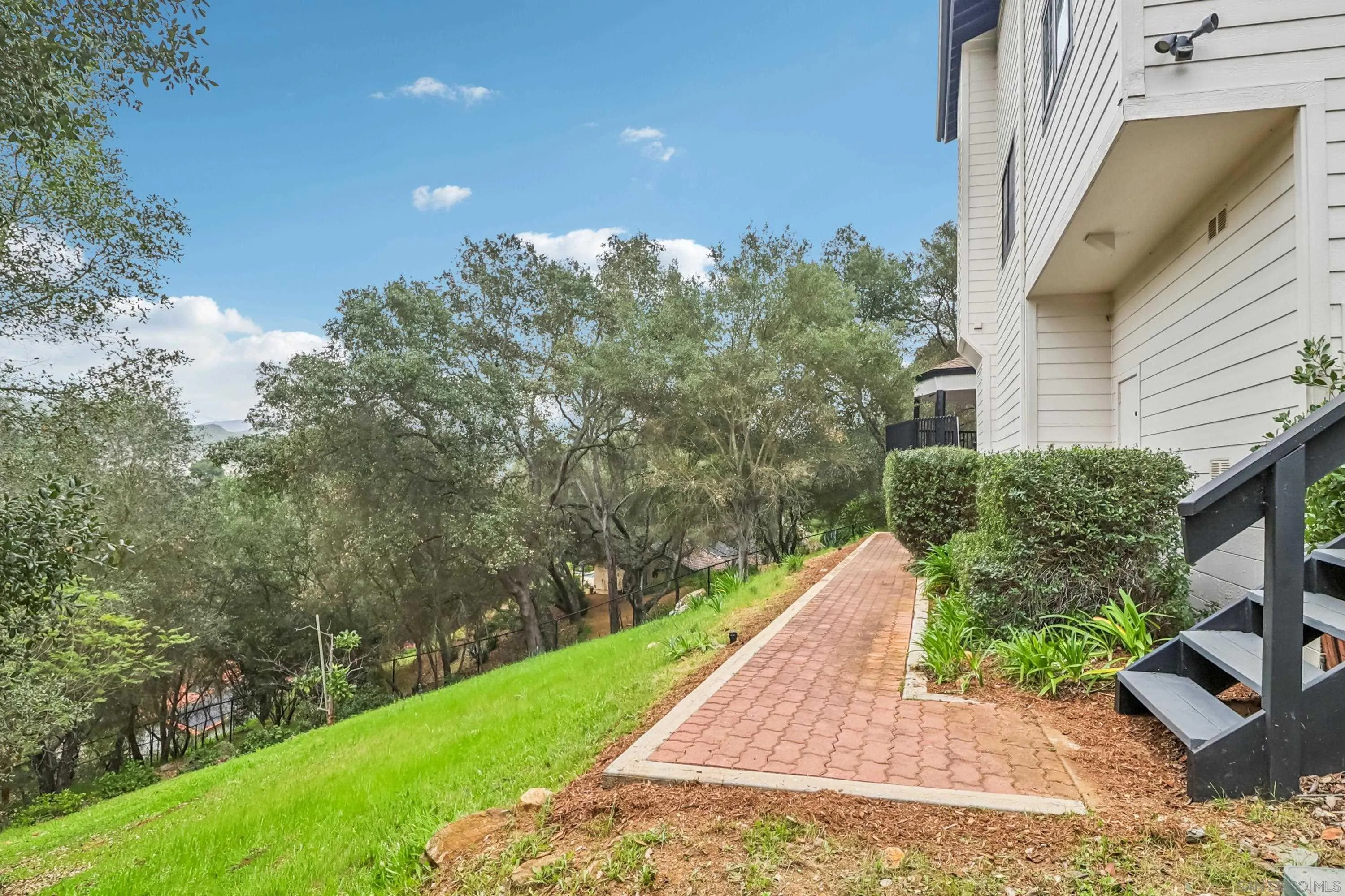 https://cdn.realtyfeed.com/cdn/127/260003601/a87e0011c534f95564a3701a659a5c9c.webp