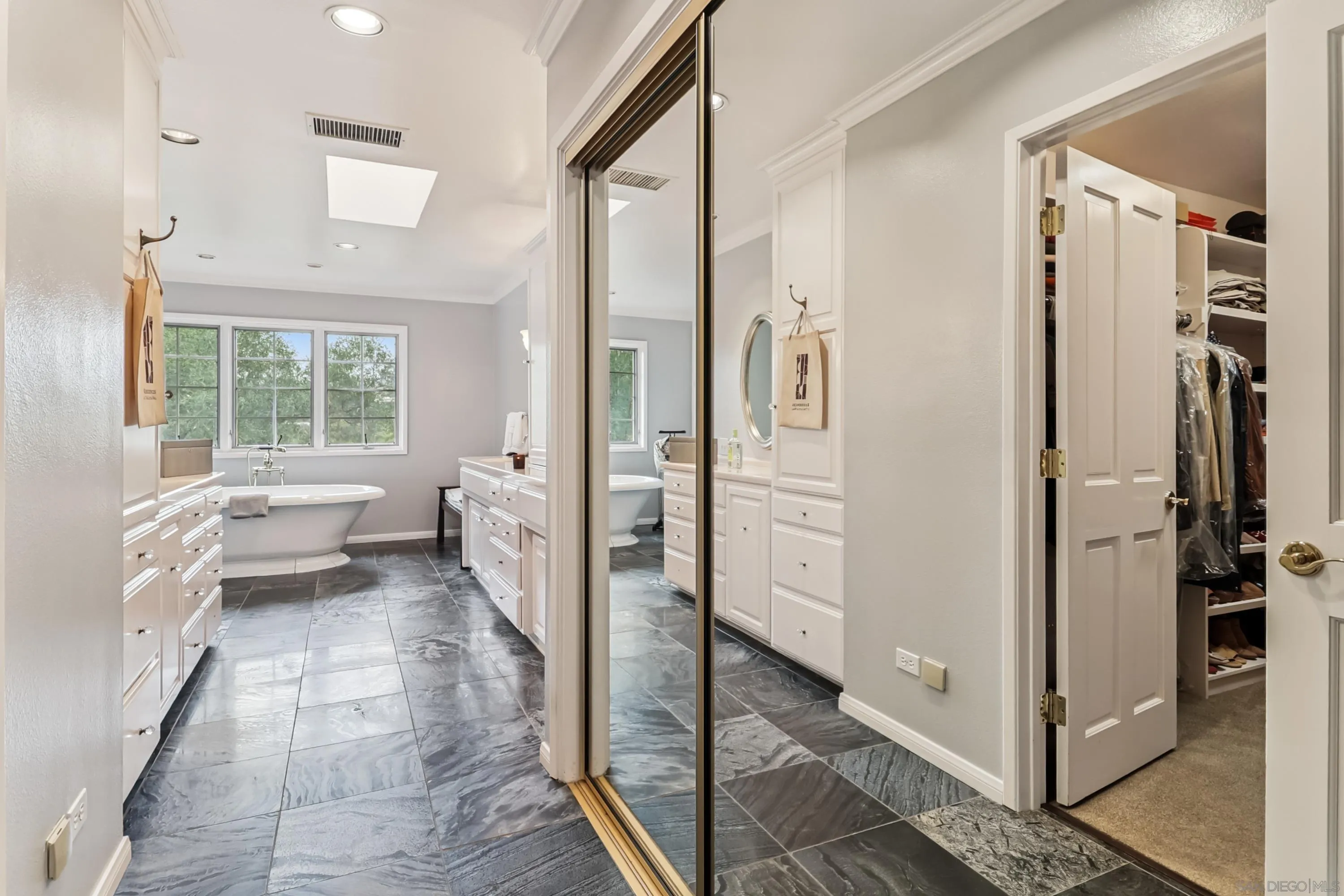 https://cdn.realtyfeed.com/cdn/127/260003601/f9888606cc74a9a755de07fe41e5225b.webp