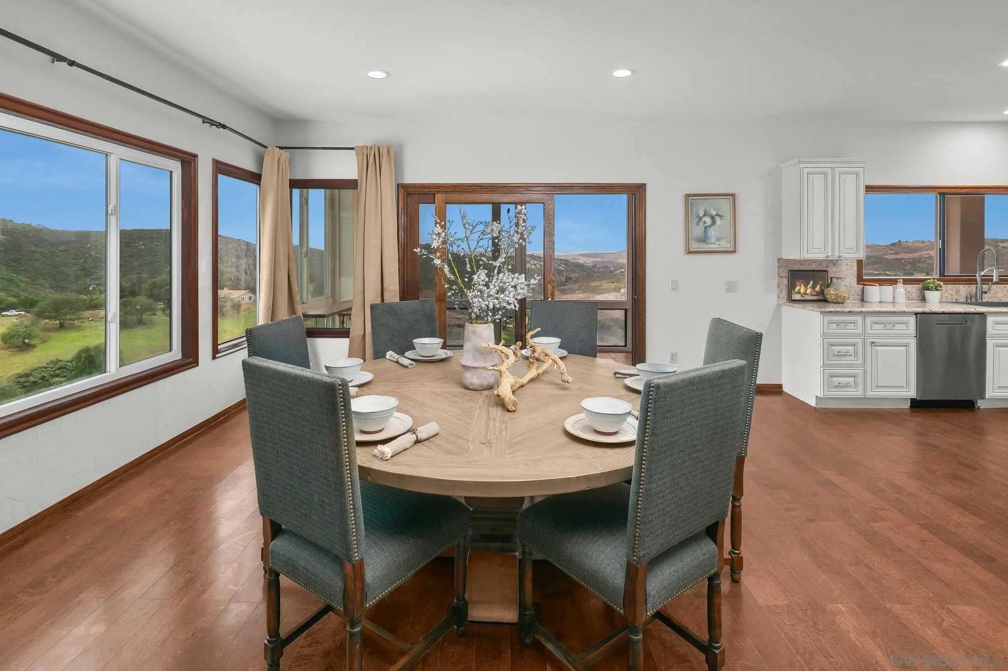 https://cdn.realtyfeed.com/cdn/127/260003607/13c582f4b56be9d6f584999b82cd4a28.webp