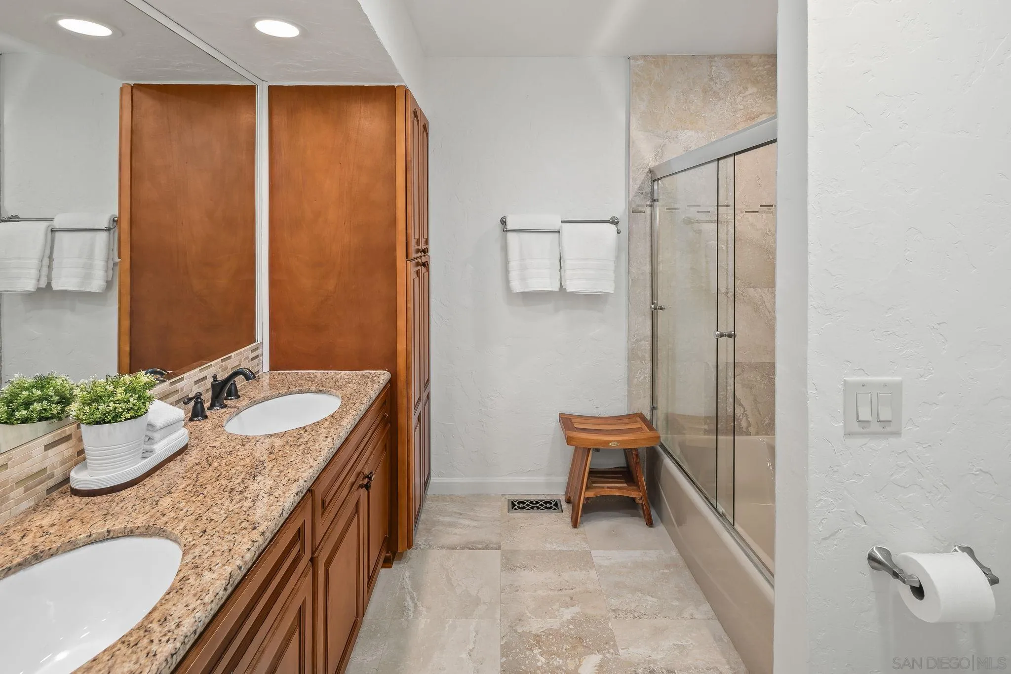 https://cdn.realtyfeed.com/cdn/127/260003607/b3ed55a7b3a58edc04abddab17b39512.webp