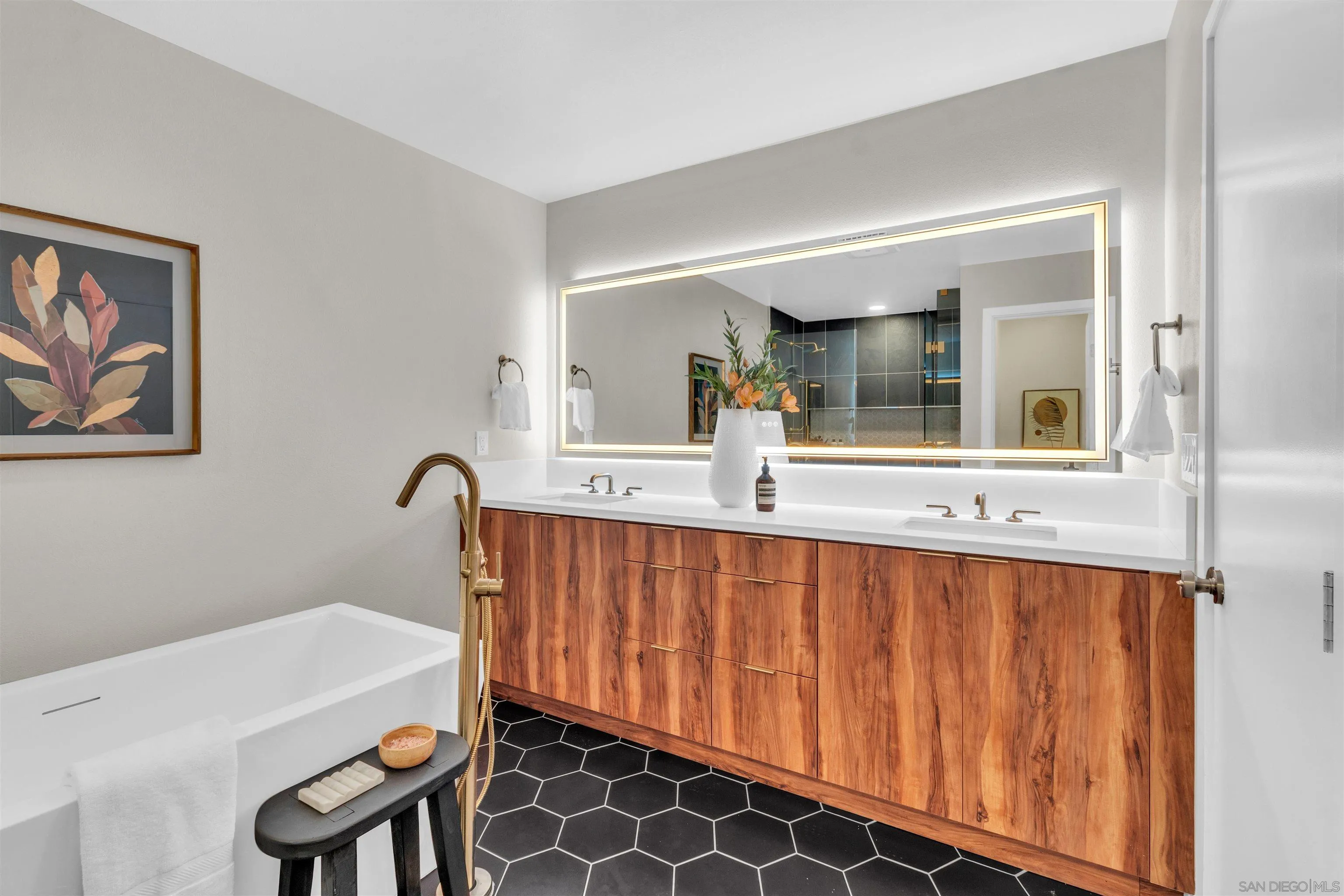 https://cdn.realtyfeed.com/cdn/127/260003611/bcedfe9433d47633f90b696be8058783.webp