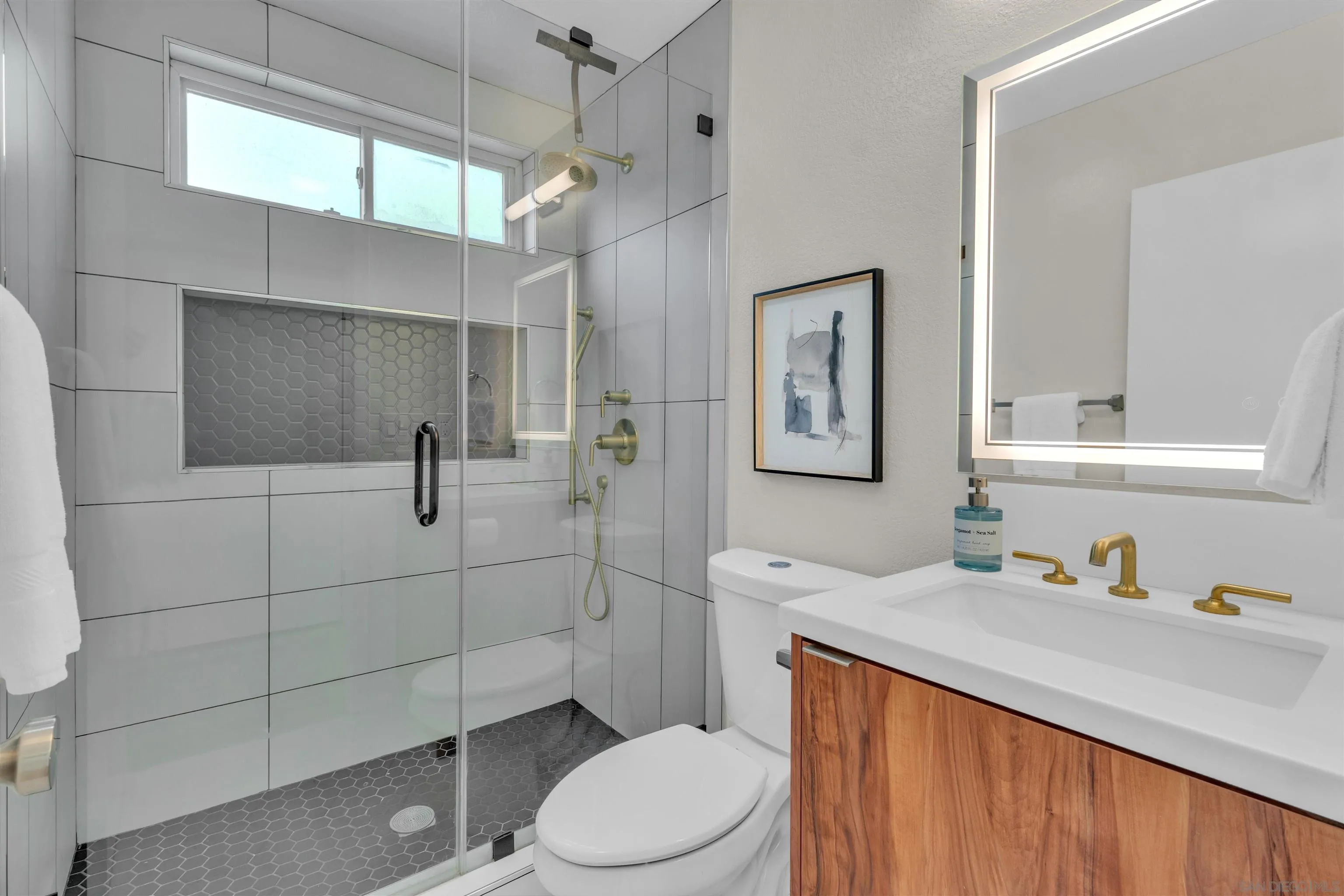https://cdn.realtyfeed.com/cdn/127/260003611/e8308615d960e822c38d2958f559a151.webp
