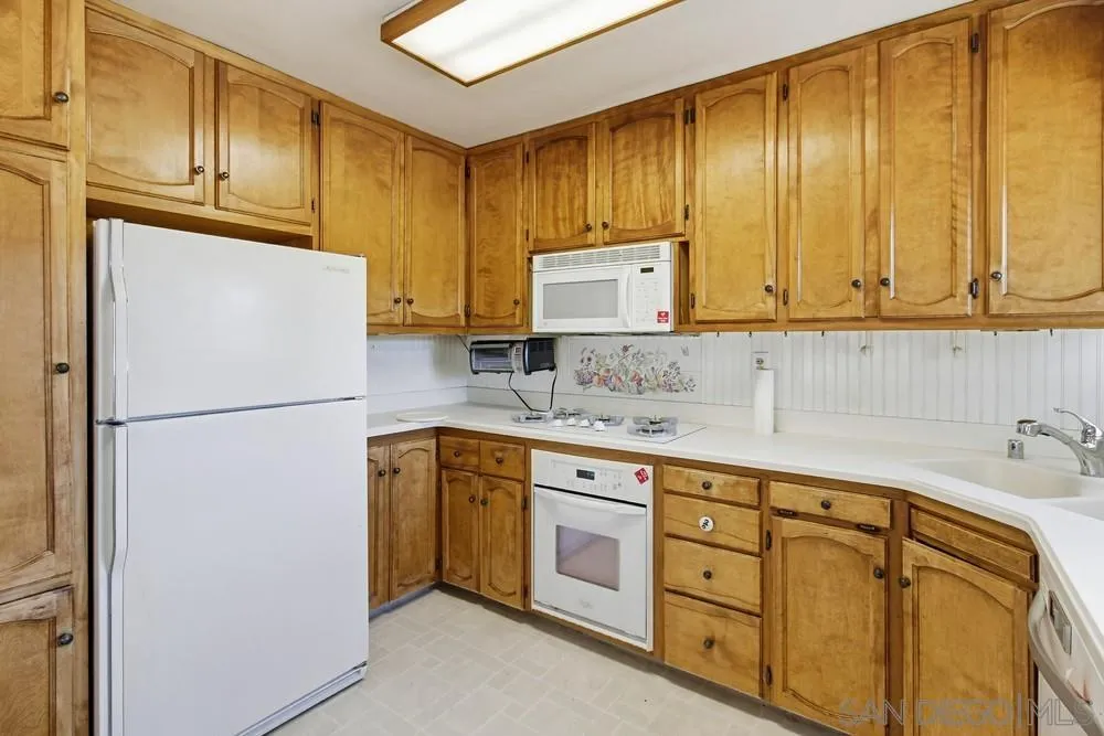 https://cdn.realtyfeed.com/cdn/127/260003613/50e31cf2aa9803bca11702ec8bad2752.webp