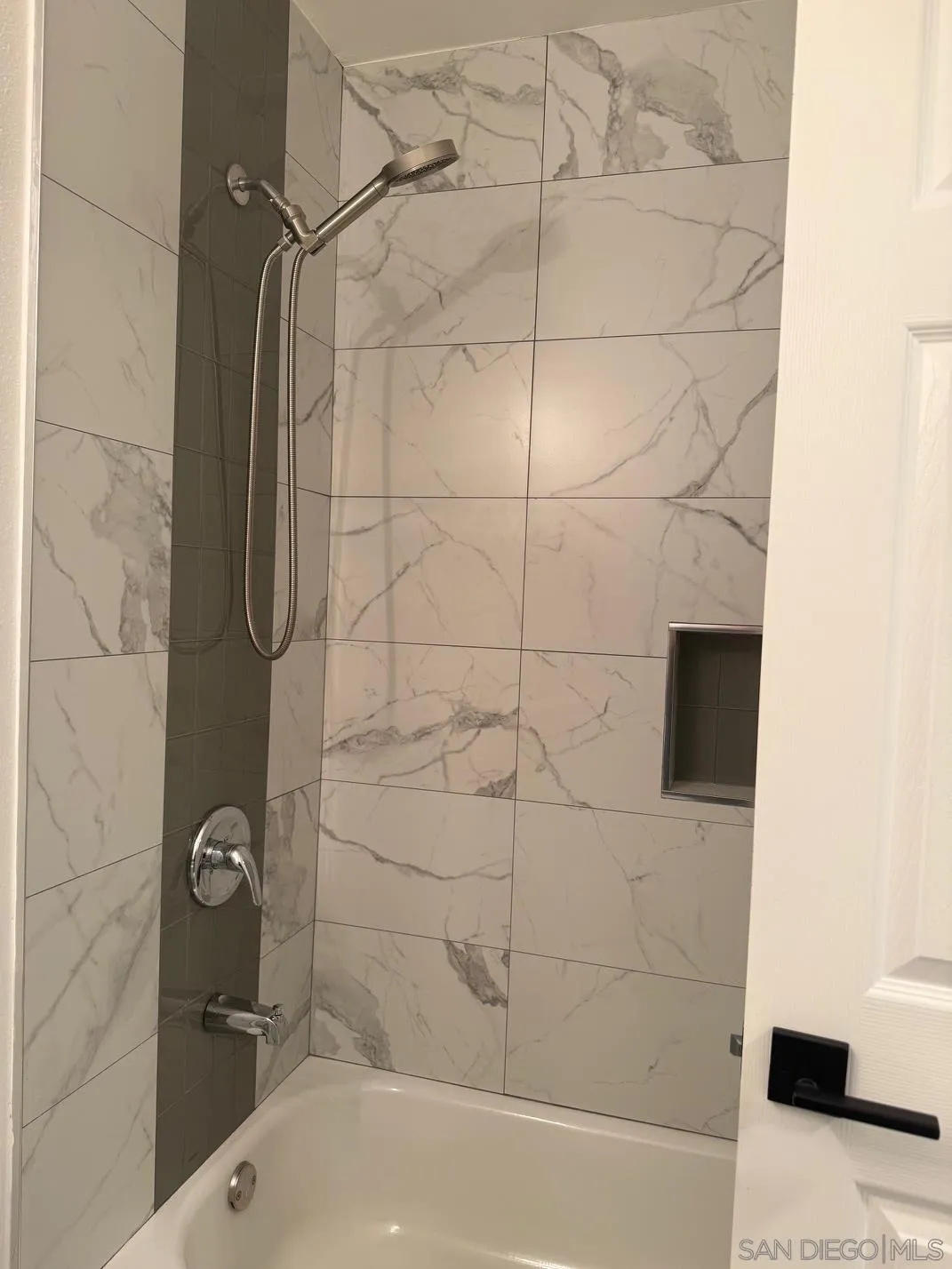 https://cdn.realtyfeed.com/cdn/127/260003614/5f7f6a5ad14303f2cc9279b3e5ad763f.webp