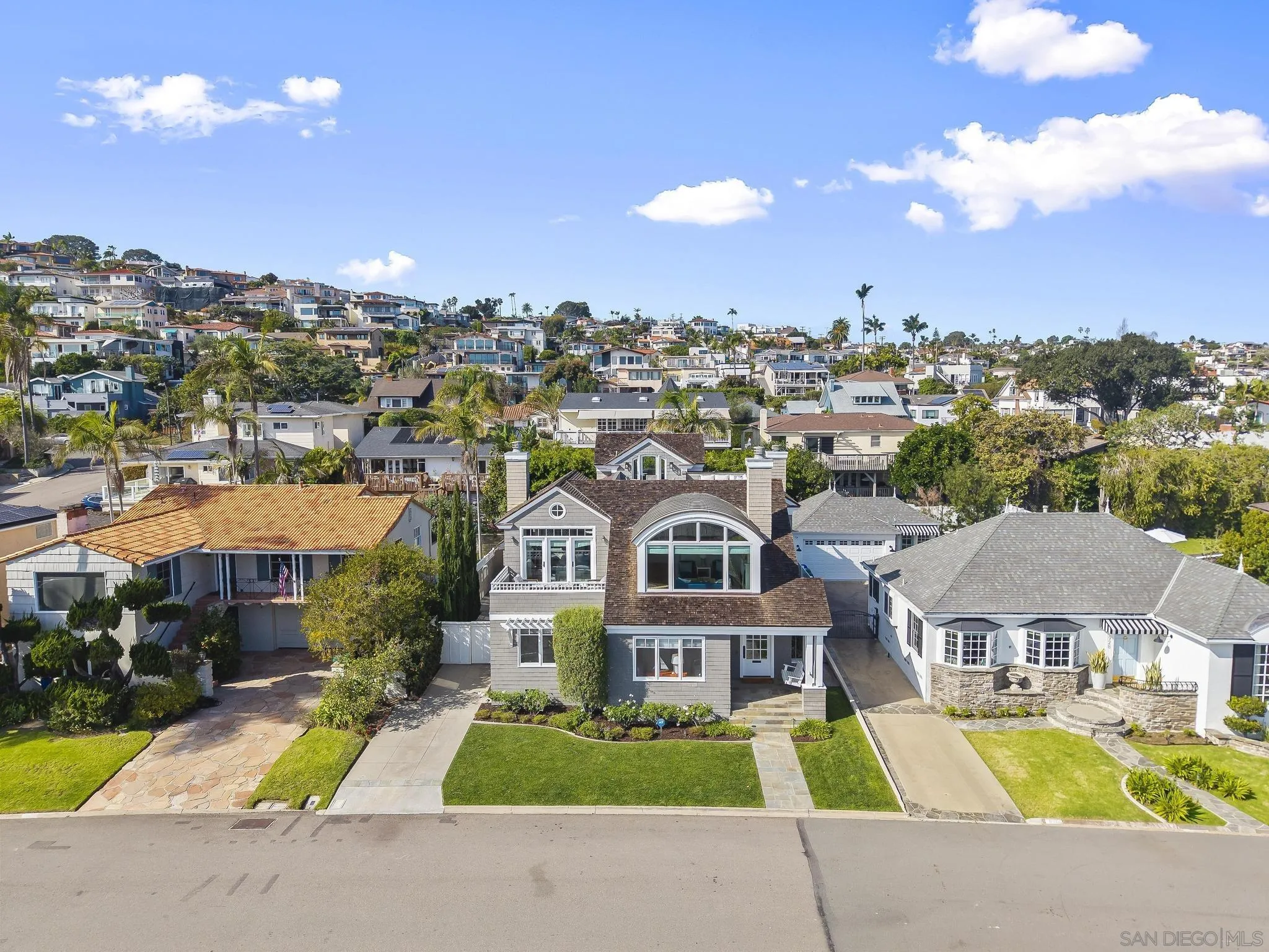 https://cdn.realtyfeed.com/cdn/127/260003615/961fde111703a40b0e02734f8a2166f7.webp