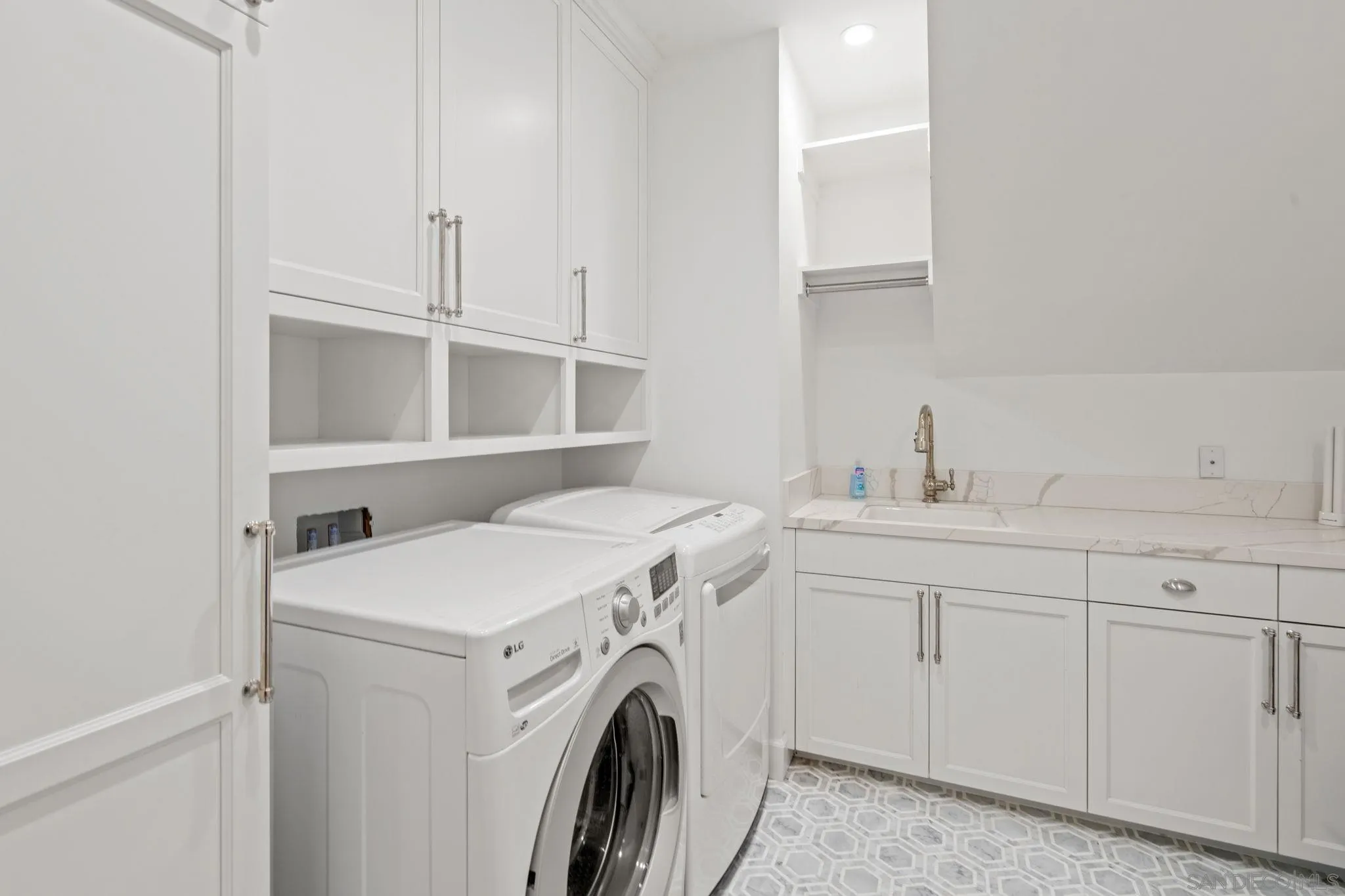 https://cdn.realtyfeed.com/cdn/127/260003615/d26e70e16057325d70c303ef5f4249bb.webp