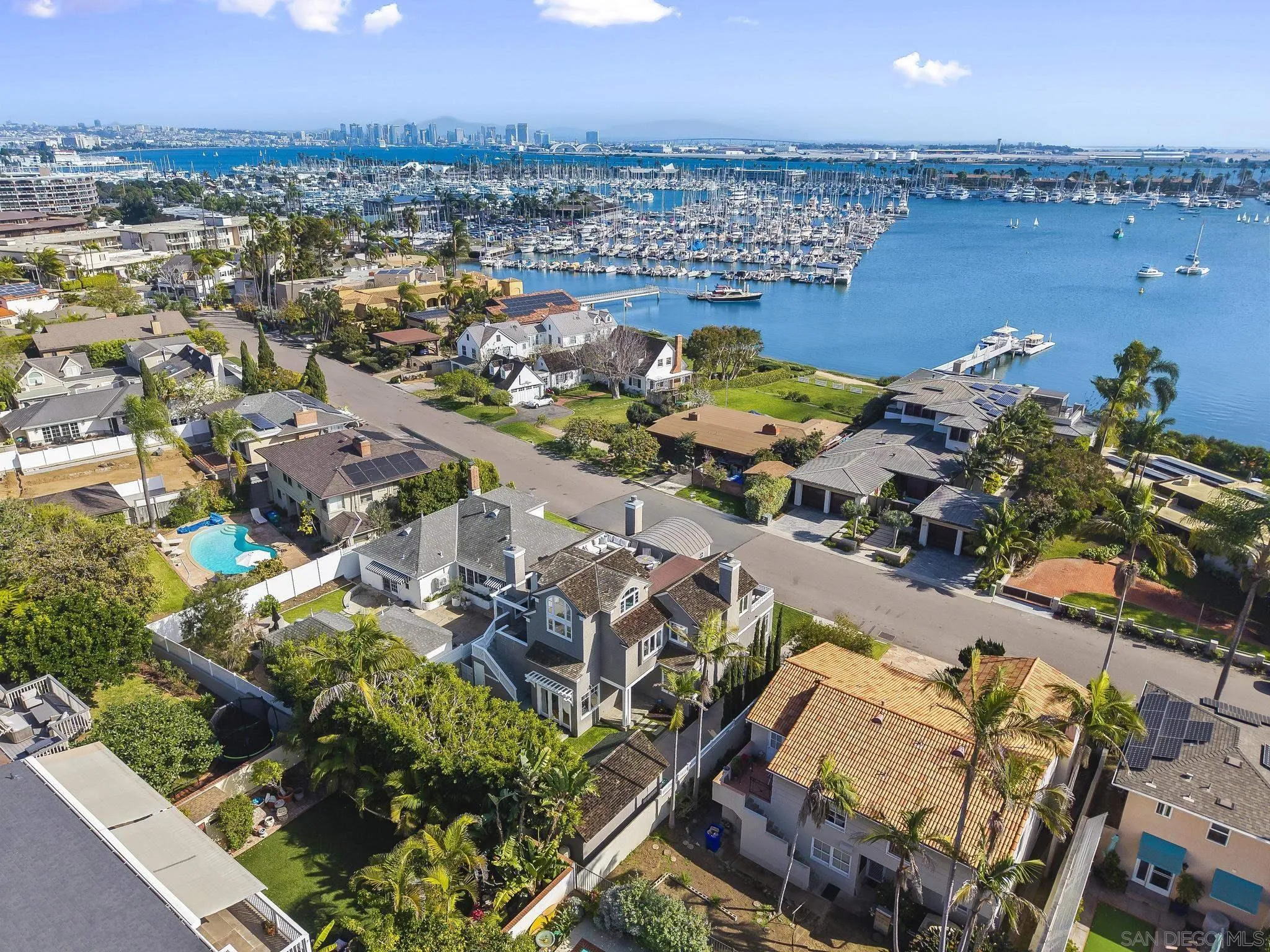 https://cdn.realtyfeed.com/cdn/127/260003615/df89ad2eebf4f5a3a90477c0273910e6.webp