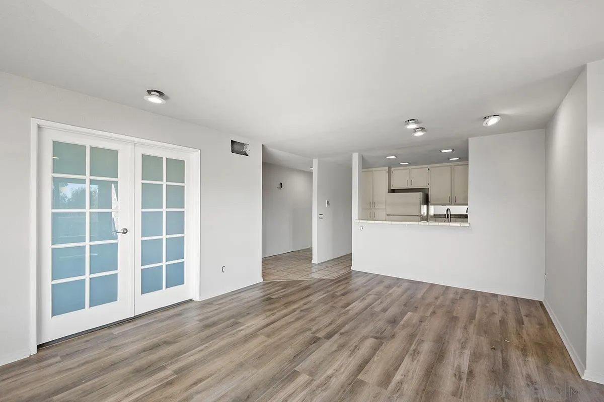 https://cdn.realtyfeed.com/cdn/127/260003618/64ee5eaec3537947d772c996395af630.webp