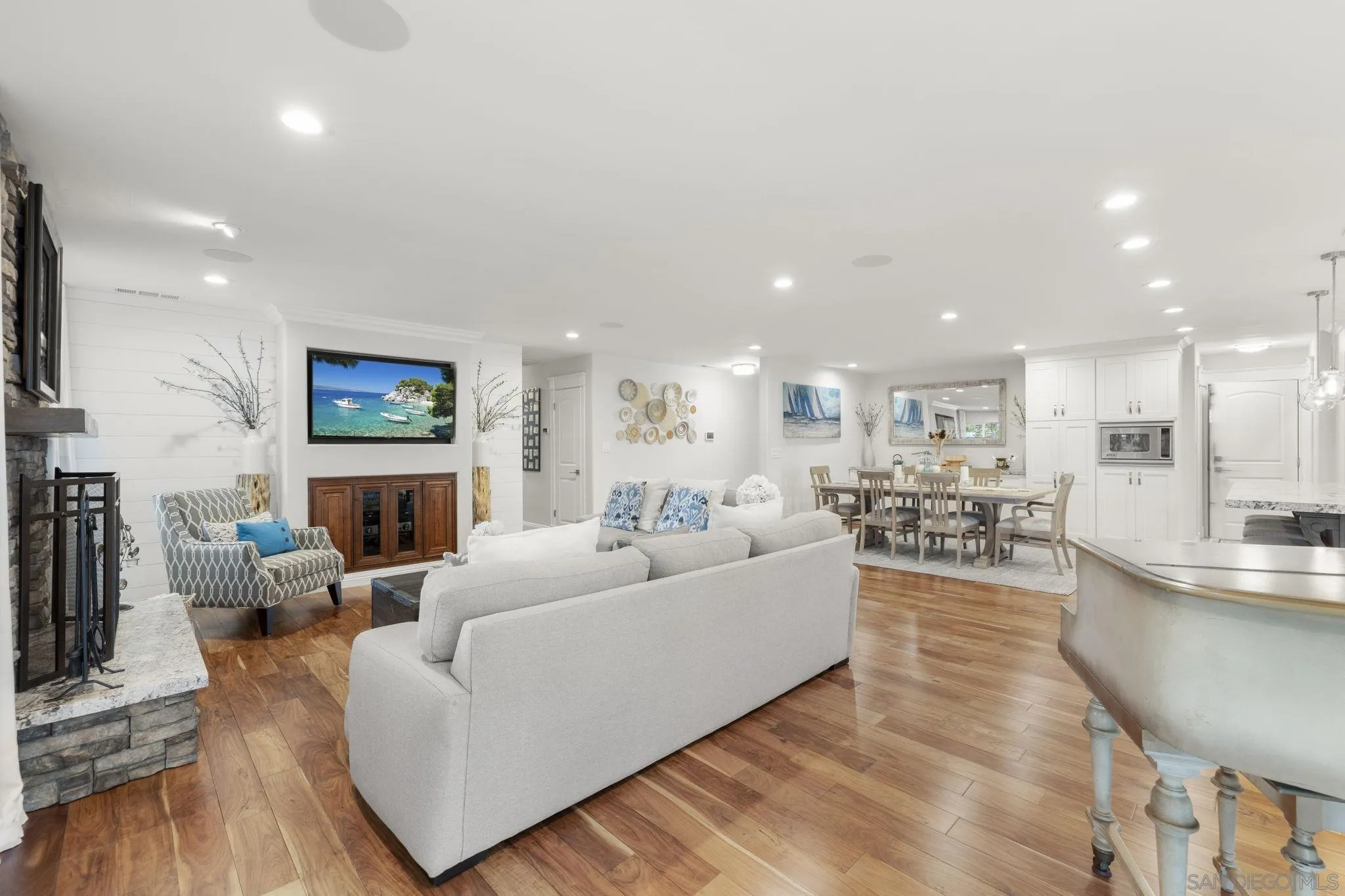 https://cdn.realtyfeed.com/cdn/127/260003620/138232757cac1a7d28c7ac4b9a87c3f9.webp