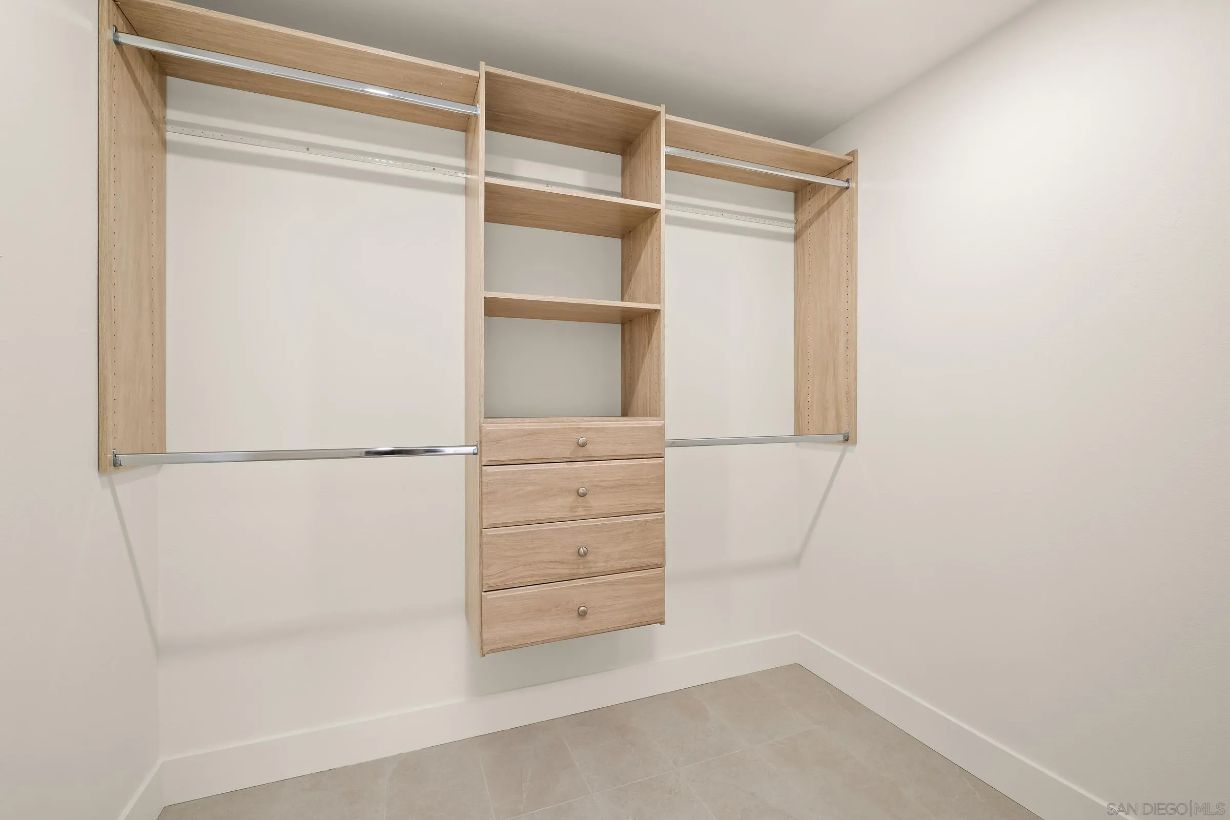 https://cdn.realtyfeed.com/cdn/127/260003622/18a02fa5f915db2797b0dcb98c49b72a.webp