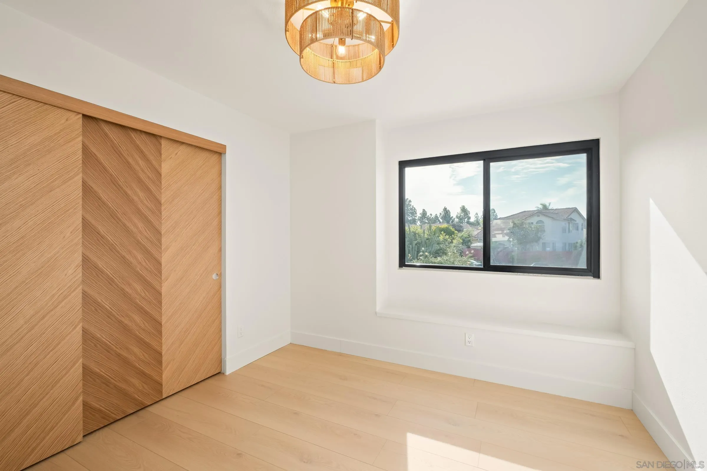 https://cdn.realtyfeed.com/cdn/127/260003622/27bfadb3cc8d9cb299424afaf6c011af.webp