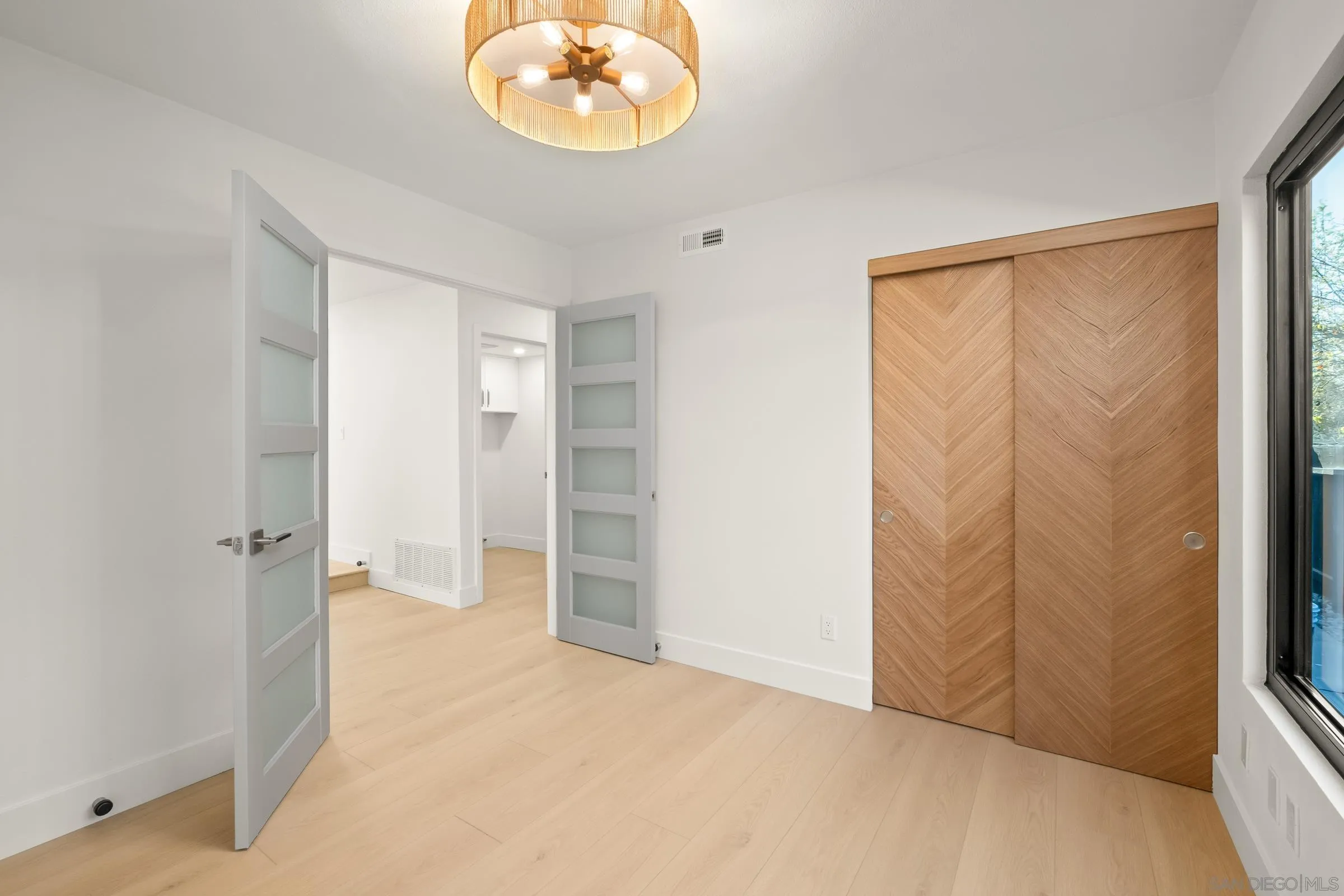 https://cdn.realtyfeed.com/cdn/127/260003622/a6c064d4967bd729182de6f0d224410a.webp