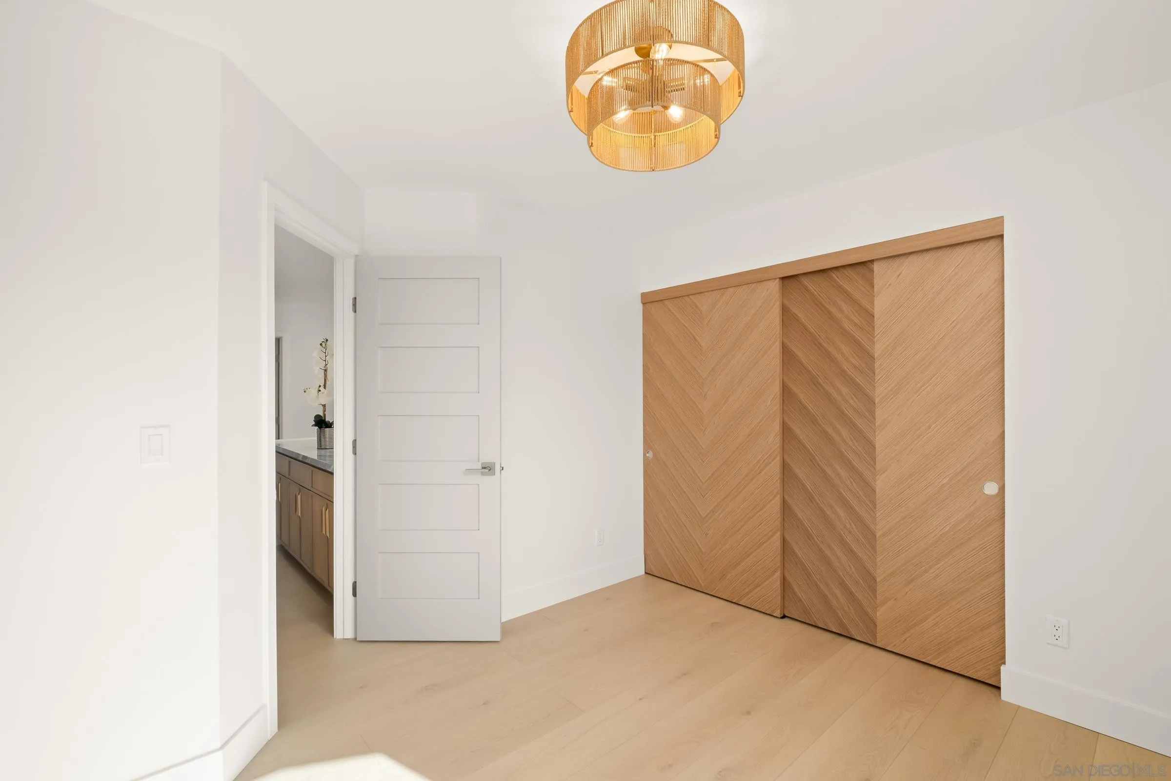 https://cdn.realtyfeed.com/cdn/127/260003622/de5700f4e90e5dad31214da22786e691.webp
