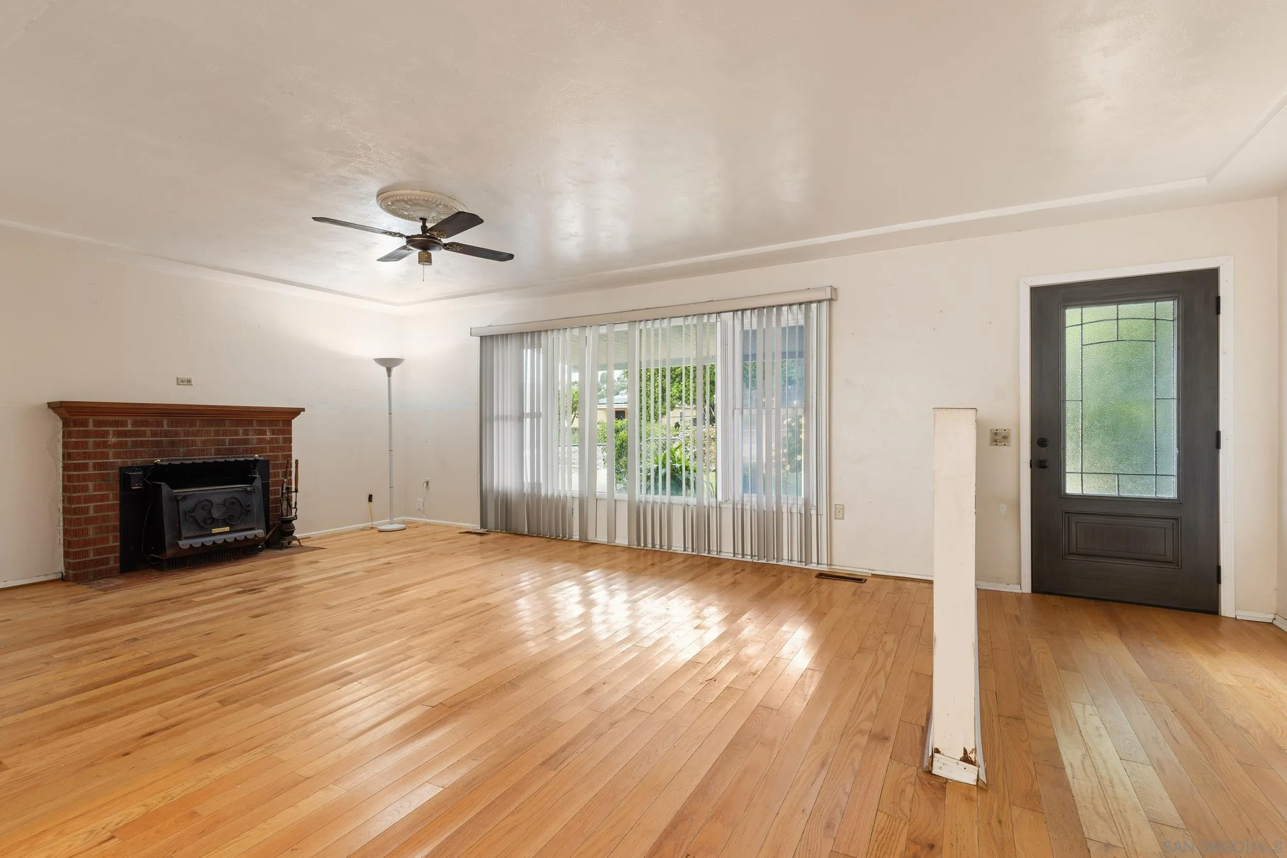 https://cdn.realtyfeed.com/cdn/127/260003623/ab614140436d787db356415876e3eb86.webp
