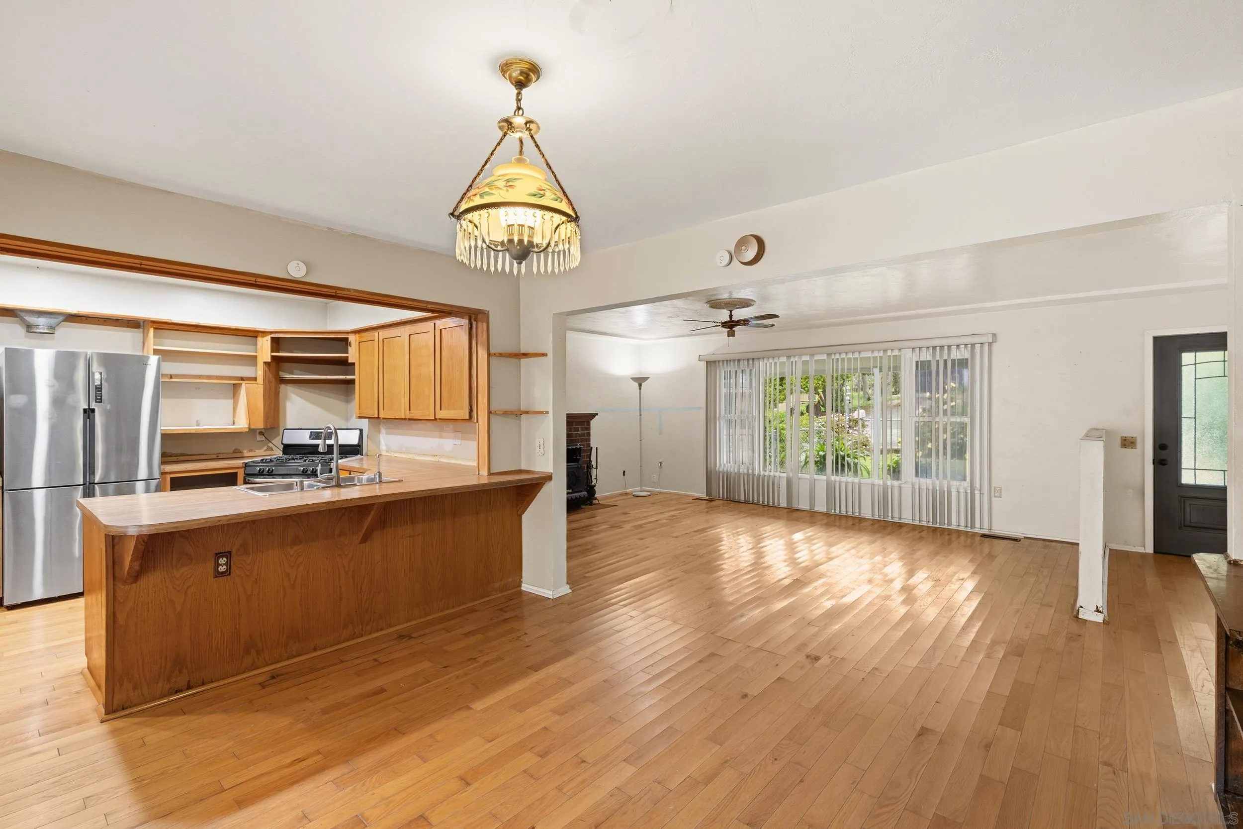 https://cdn.realtyfeed.com/cdn/127/260003623/cdef744f4aa2712ae53593e4b8b250df.webp
