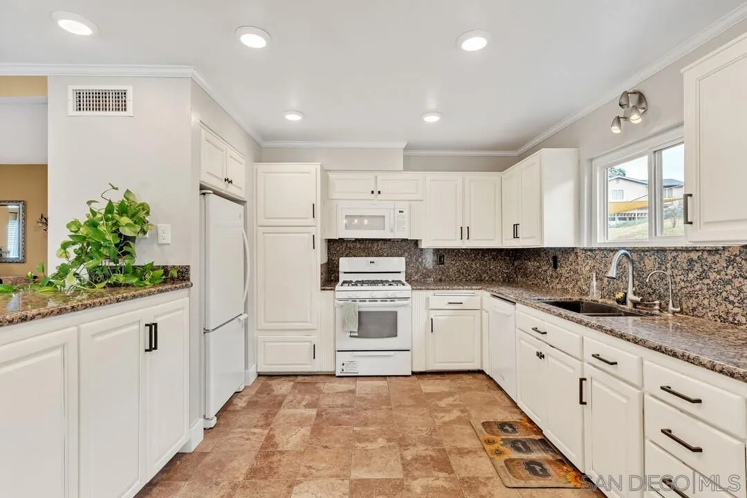 1255 Bermuda Pl, El Cajon, CA 92021