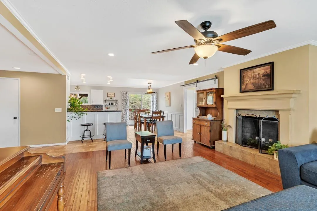 https://cdn.realtyfeed.com/cdn/127/260003625/757f19078cf387d8673bef7c5cc66899.webp