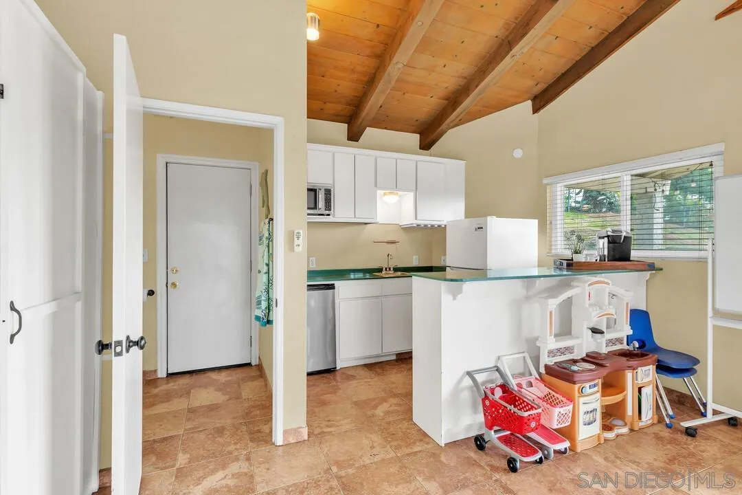 1255 Bermuda Pl, El Cajon, CA 92021