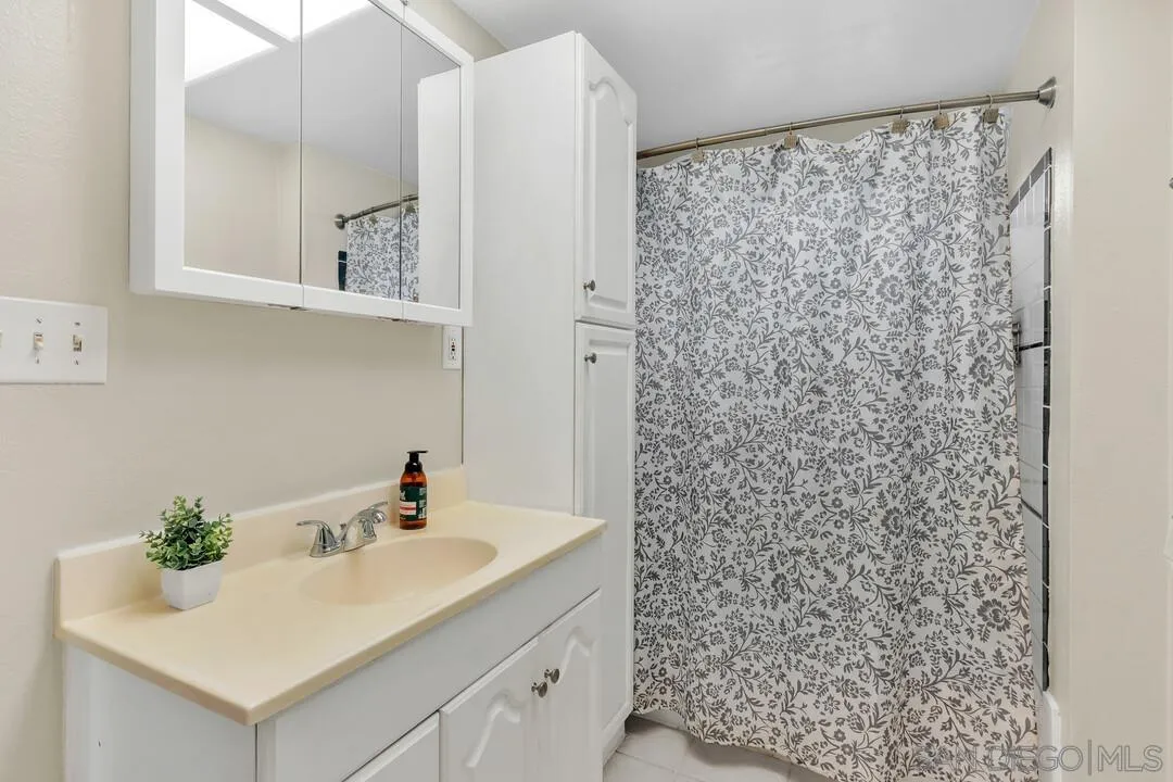 1255 Bermuda Pl, El Cajon, CA 92021