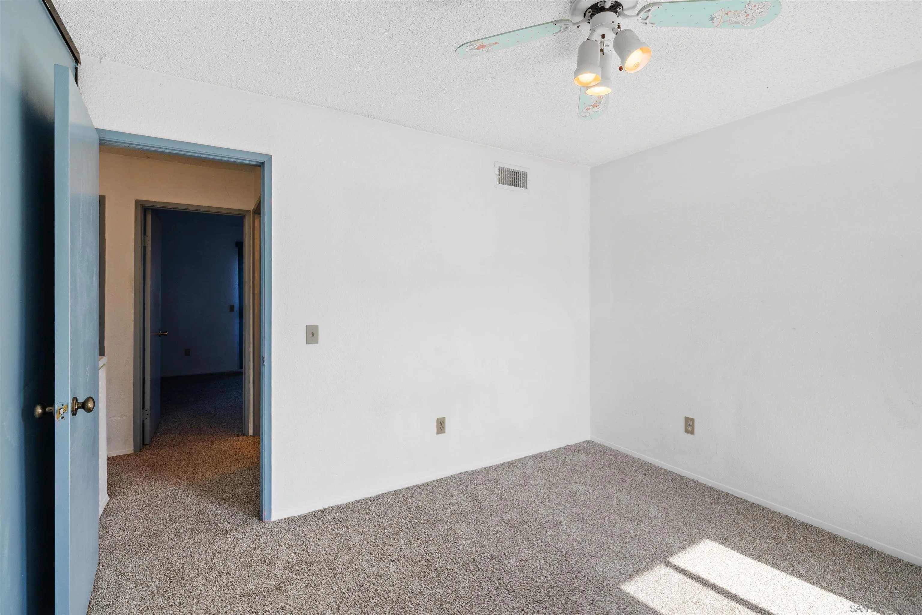 https://cdn.realtyfeed.com/cdn/127/260003626/1fec198583a5f422bdf18de661c439ae.webp