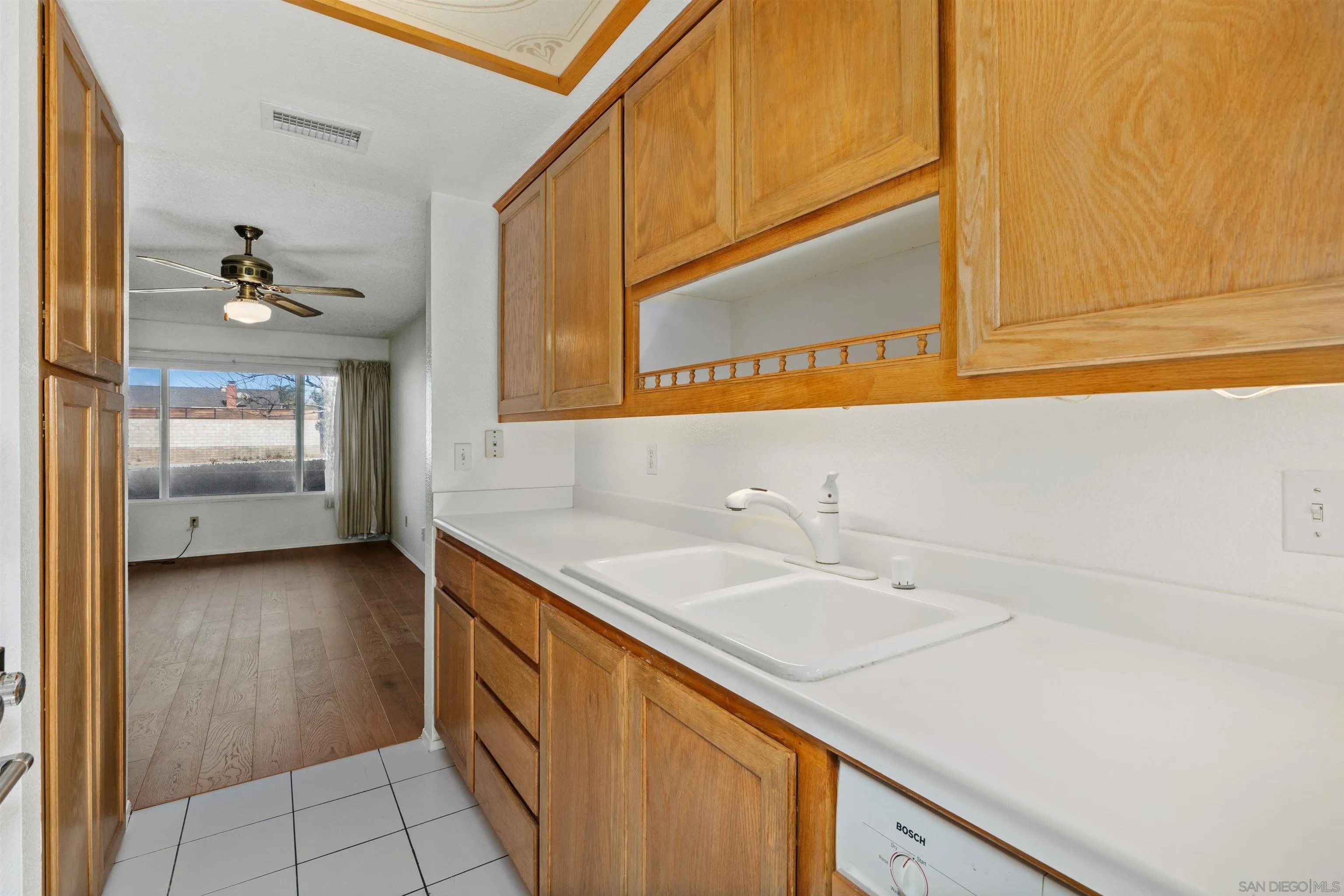 https://cdn.realtyfeed.com/cdn/127/260003626/6d09ad7f3fab6fe500c7f2458f51aa7e.webp