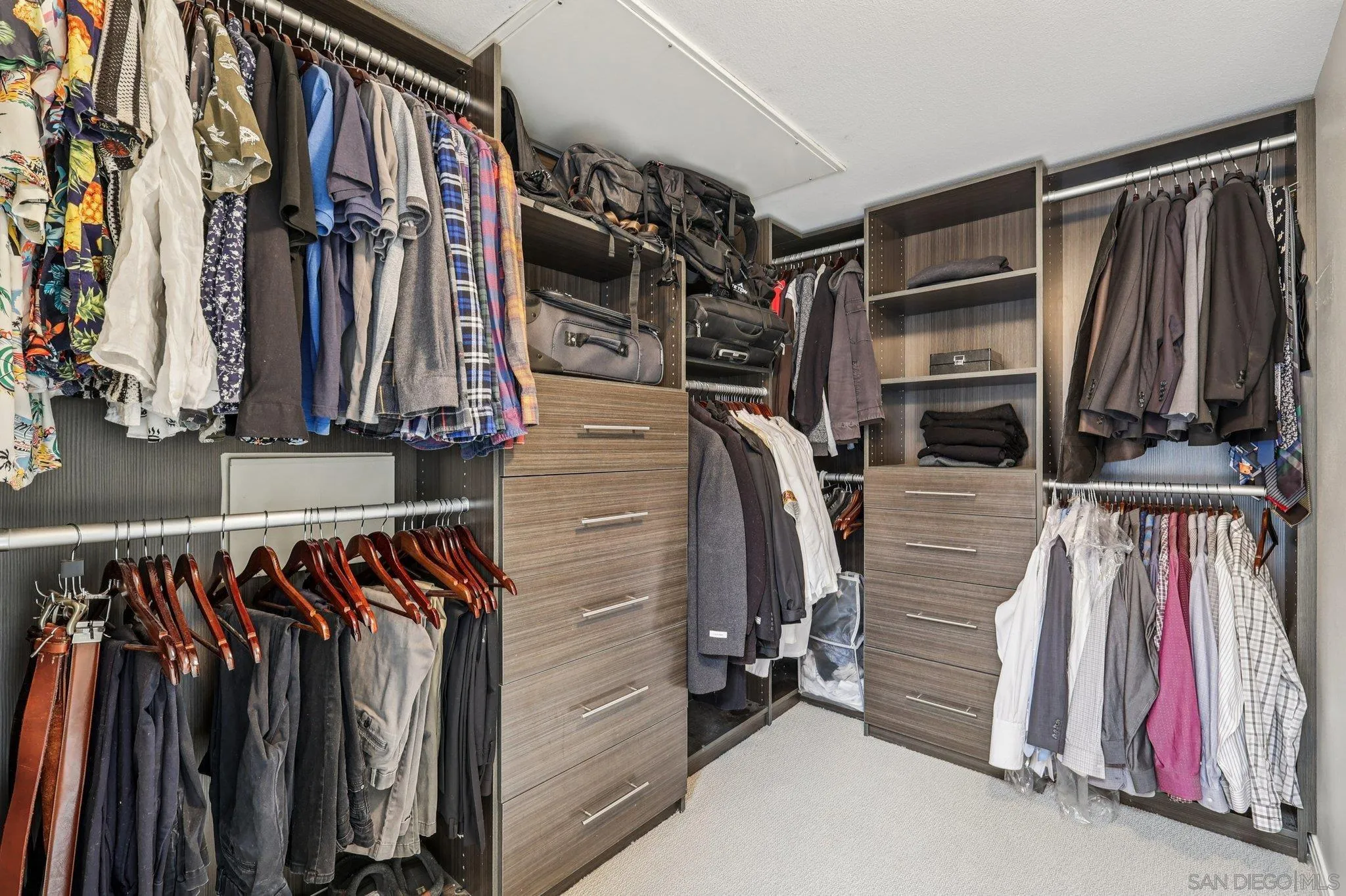https://cdn.realtyfeed.com/cdn/127/260003630/ab75e4a011ccd288972e18065ba46890.webp