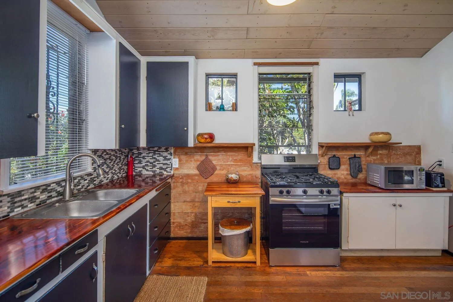 https://cdn.realtyfeed.com/cdn/127/260003636/c819849d4b4513c5463aa4c0c5e695bc.webp