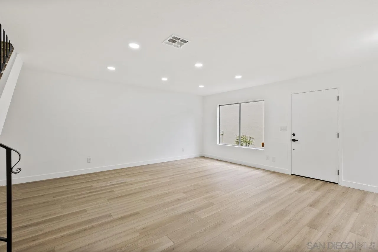 https://cdn.realtyfeed.com/cdn/127/260003645/b98820f17b0b9e472a7f927c8519e6c4.webp