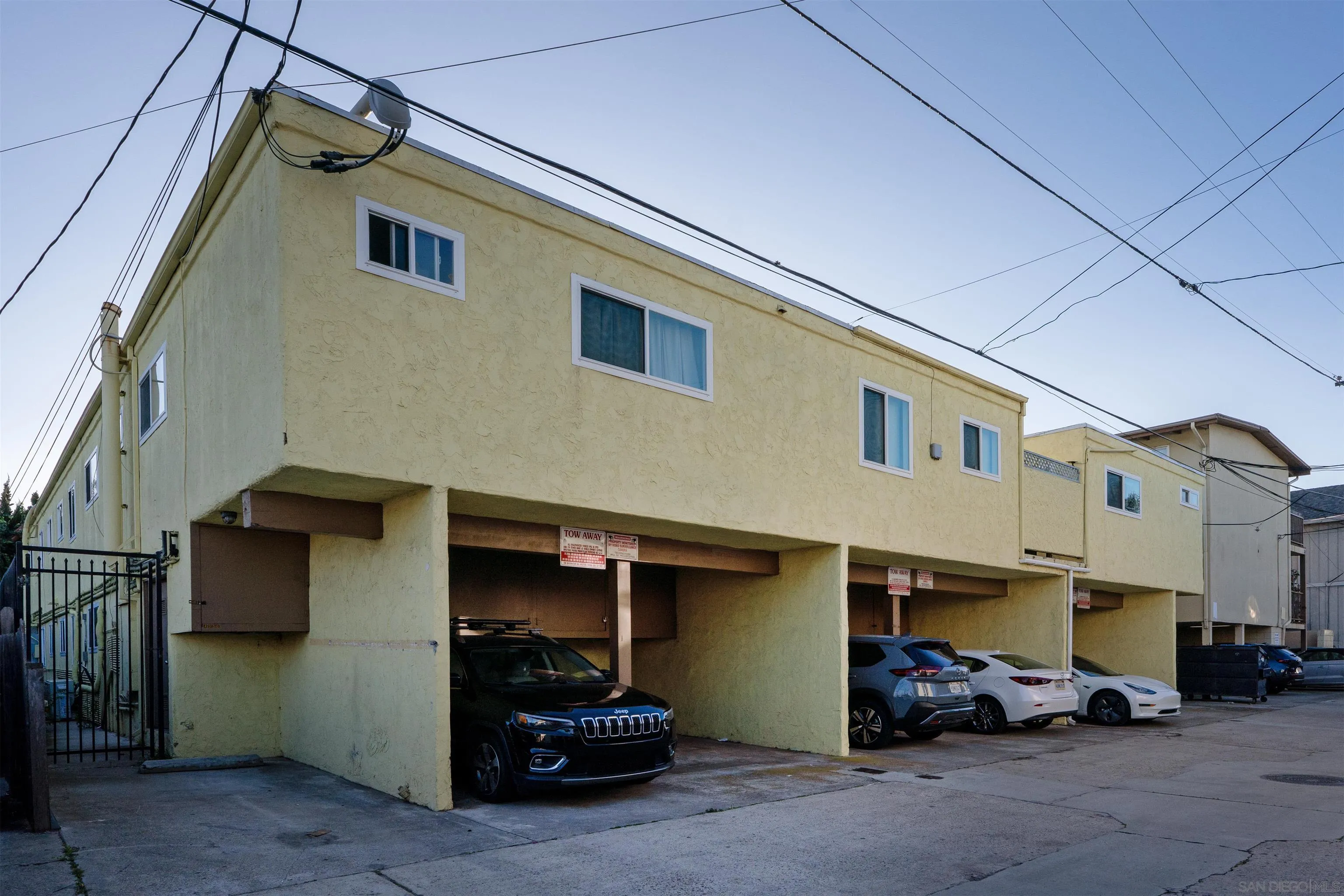 https://cdn.realtyfeed.com/cdn/127/260003647/0359235e710d590b3541dbe290a2d951.webp