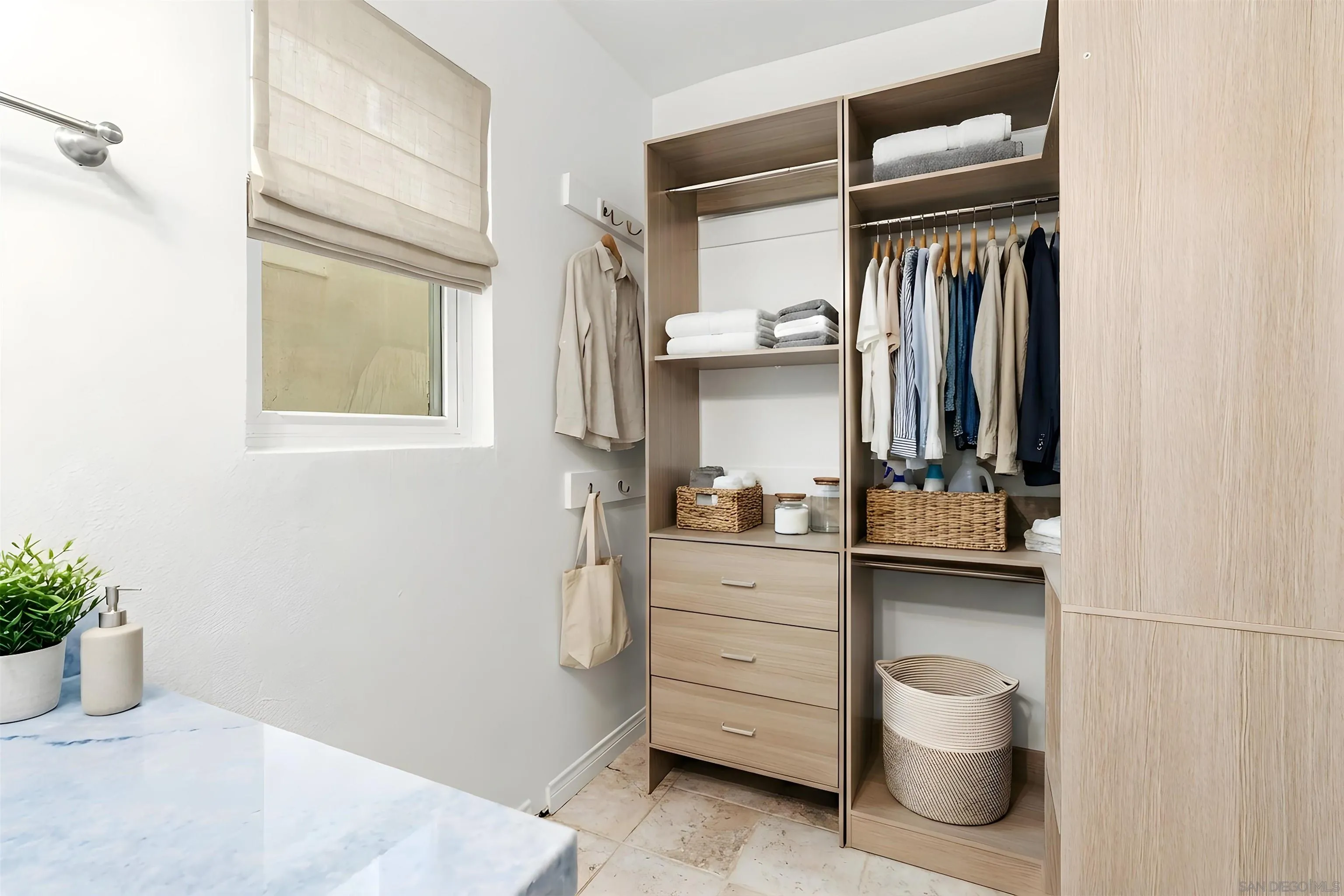 https://cdn.realtyfeed.com/cdn/127/260003647/1eae1ae2be2580802db720eedcb5b507.webp
