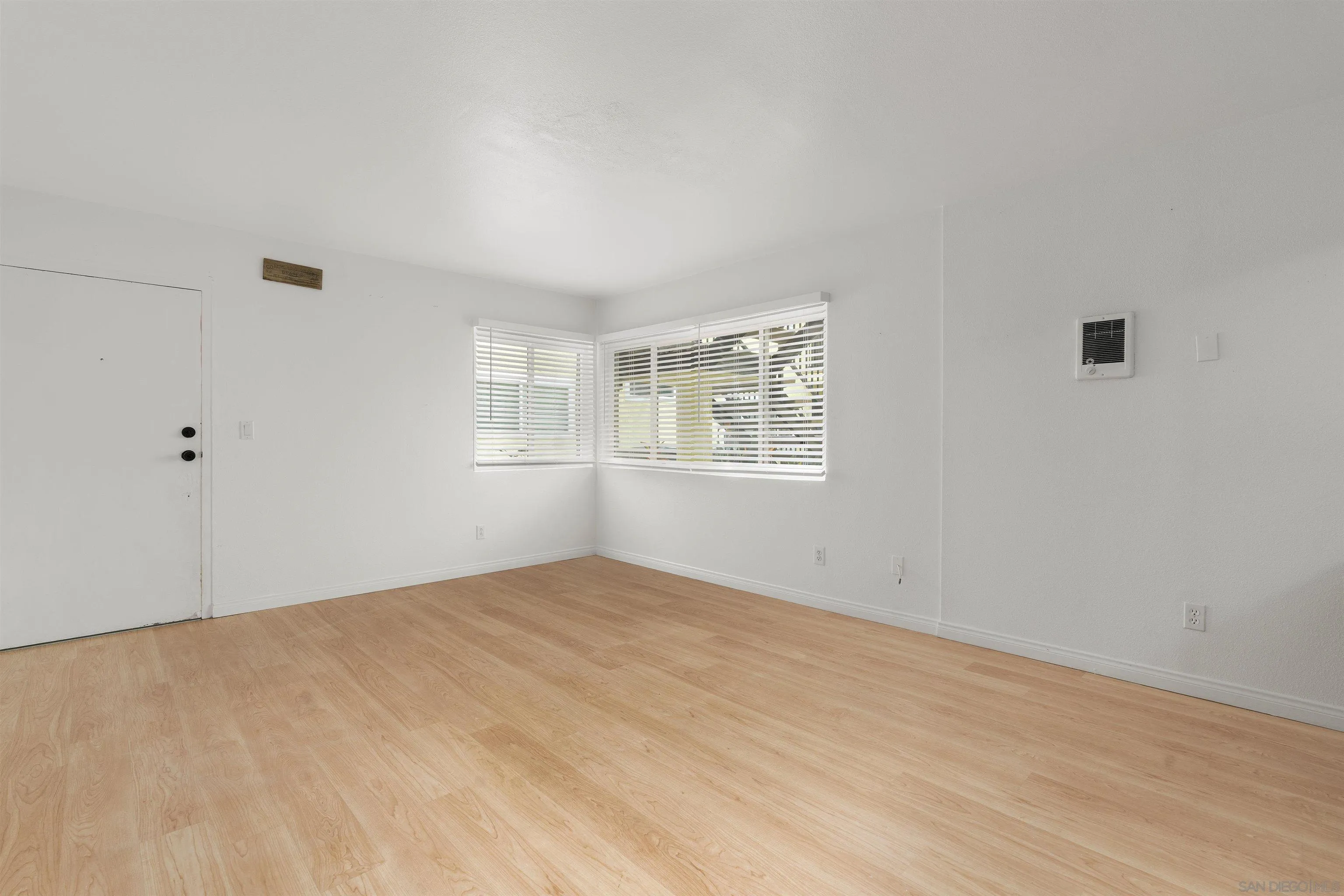 https://cdn.realtyfeed.com/cdn/127/260003647/70d1c70a3f7a1f6a992b604b54818109.webp
