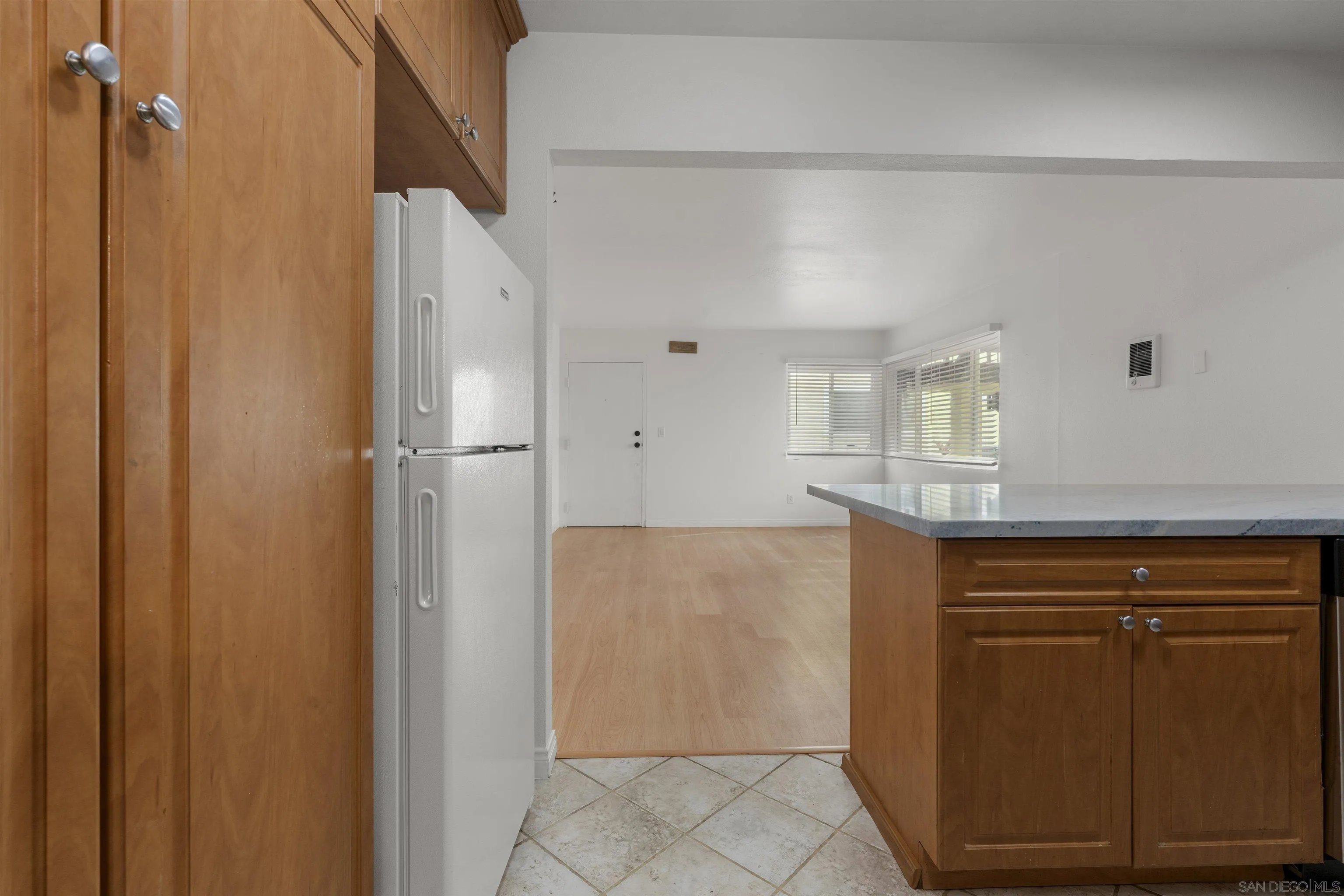 https://cdn.realtyfeed.com/cdn/127/260003647/8b2afe56c4fb4f64c9a95bd28bc28d45.webp