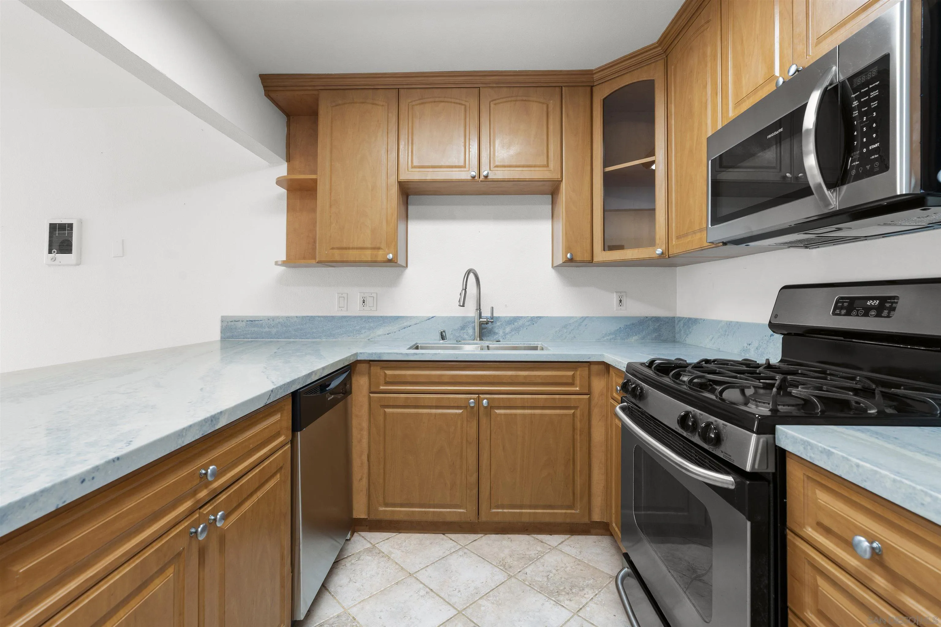 https://cdn.realtyfeed.com/cdn/127/260003647/c1ee451fa3f915ecf772a954d2837613.webp