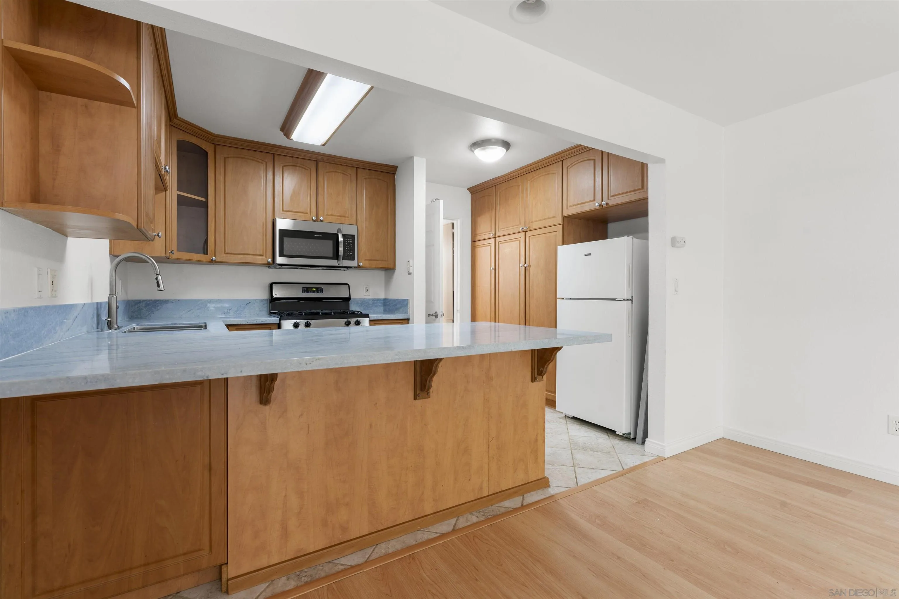 https://cdn.realtyfeed.com/cdn/127/260003647/cd7047f3a69a407471a4fd7602752a88.webp