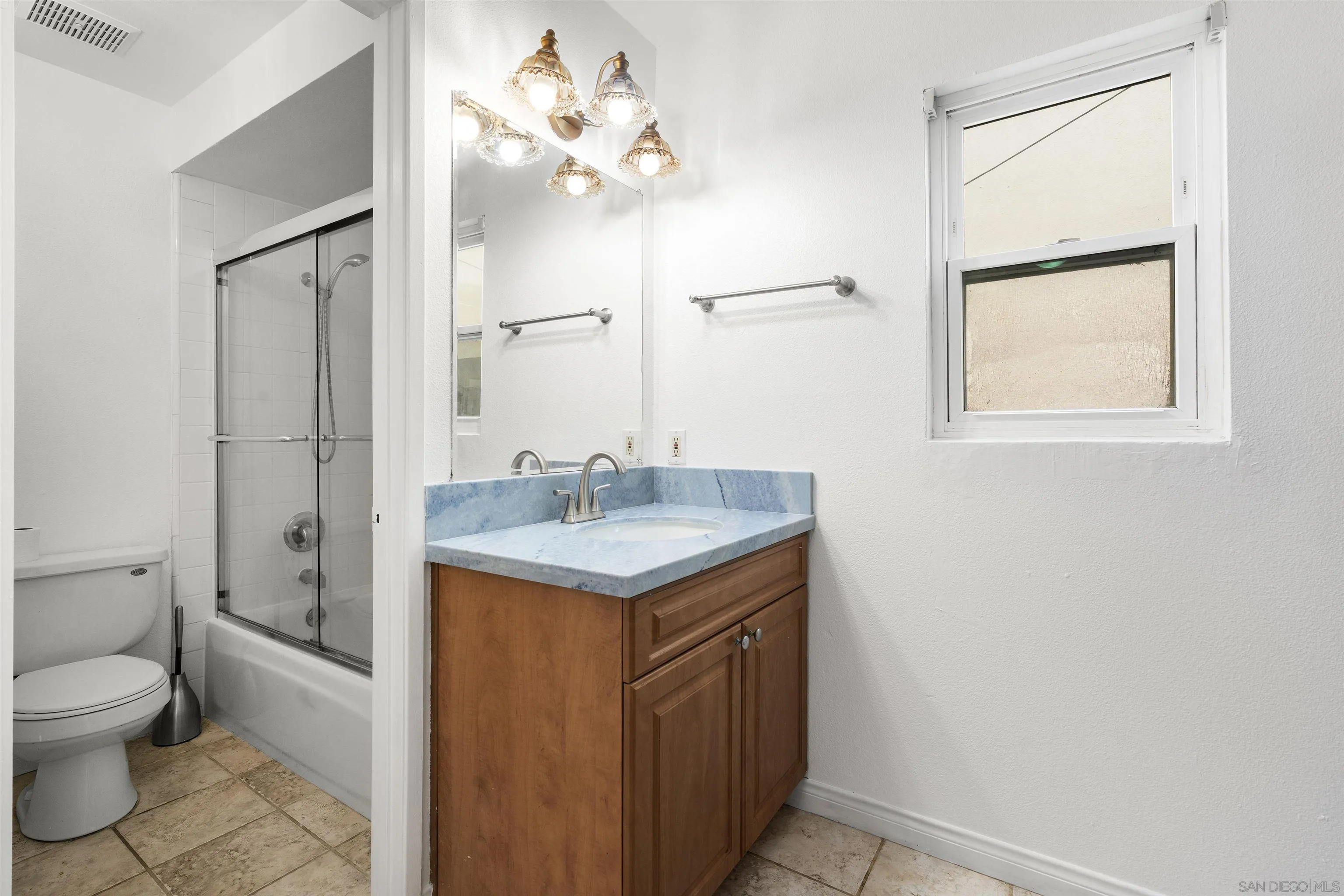 https://cdn.realtyfeed.com/cdn/127/260003647/eeb8bedcbdd675dc4b36357acabaa0d7.webp