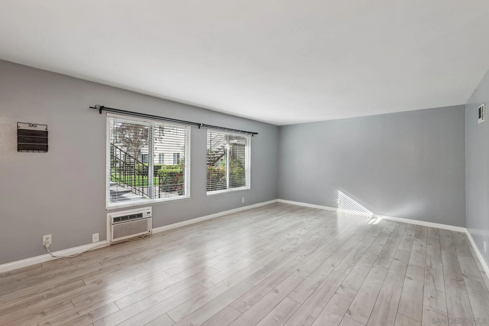https://cdn.realtyfeed.com/cdn/127/260003659/47f790deba5666f1392af4004798b297.webp