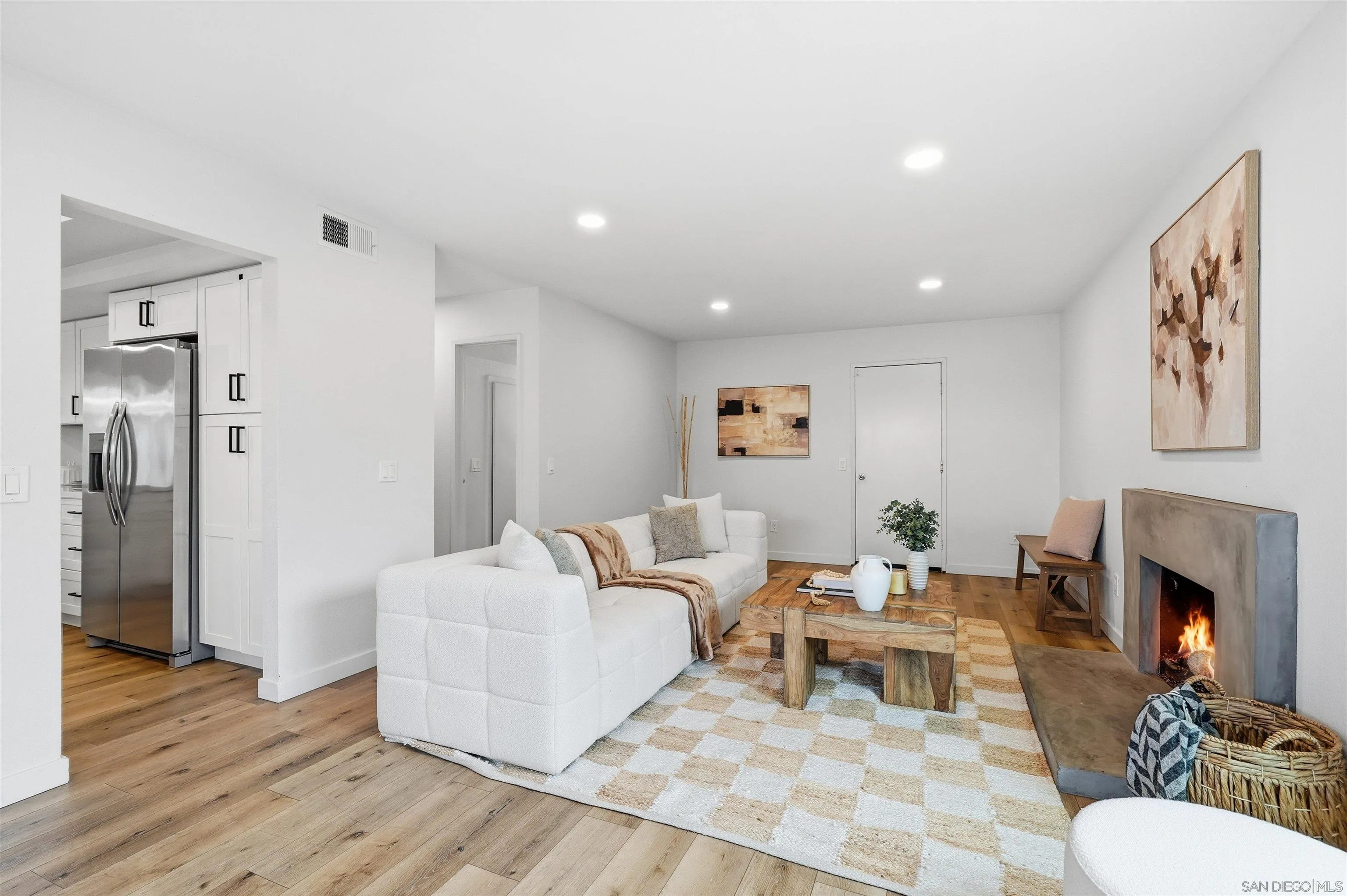 https://cdn.realtyfeed.com/cdn/127/260003662/aa6e19d07844f1b53cc3e1221e1b2456.webp