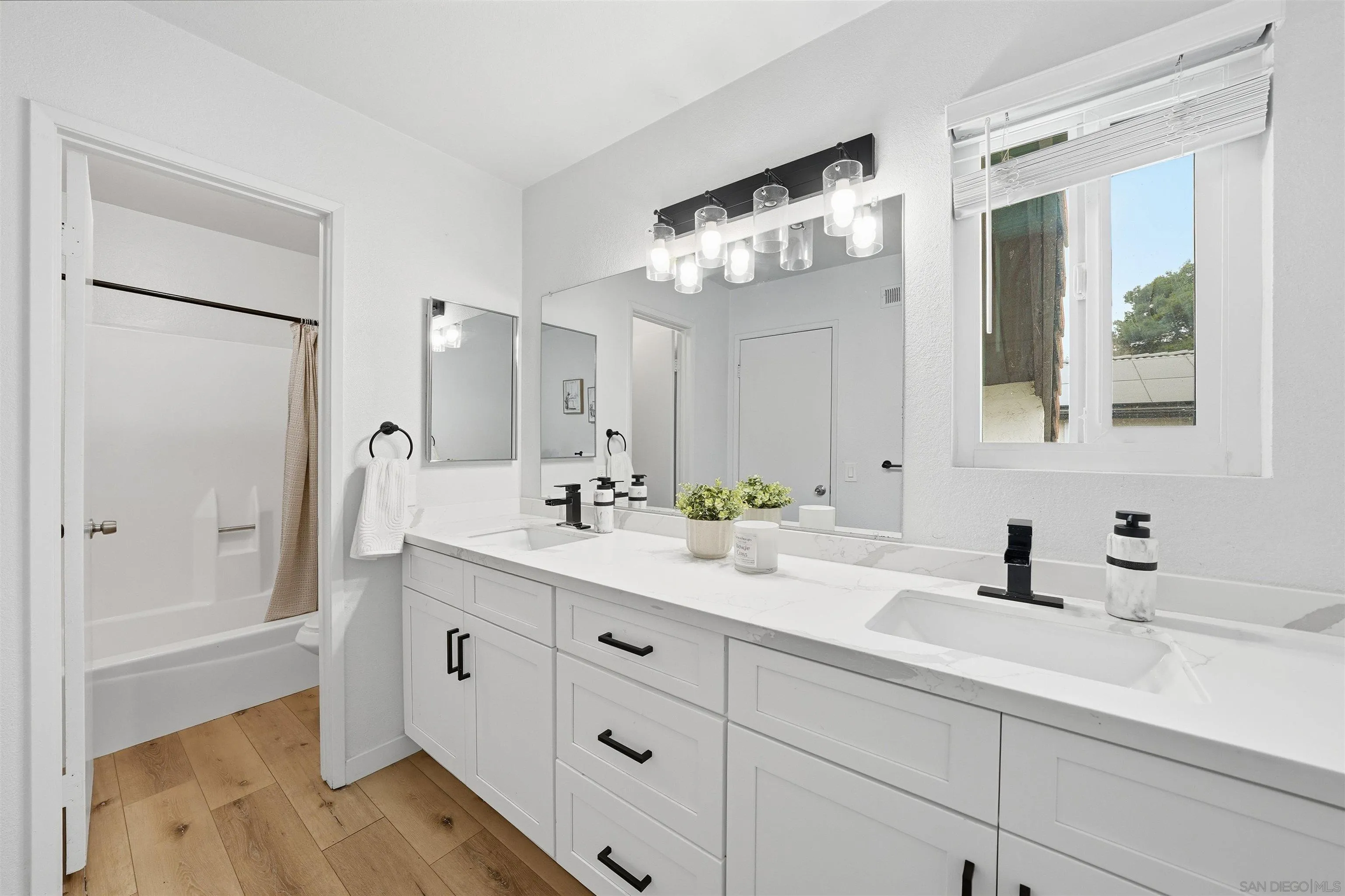 https://cdn.realtyfeed.com/cdn/127/260003662/ce53ba869d1147e91ed28514b1343f1f.webp