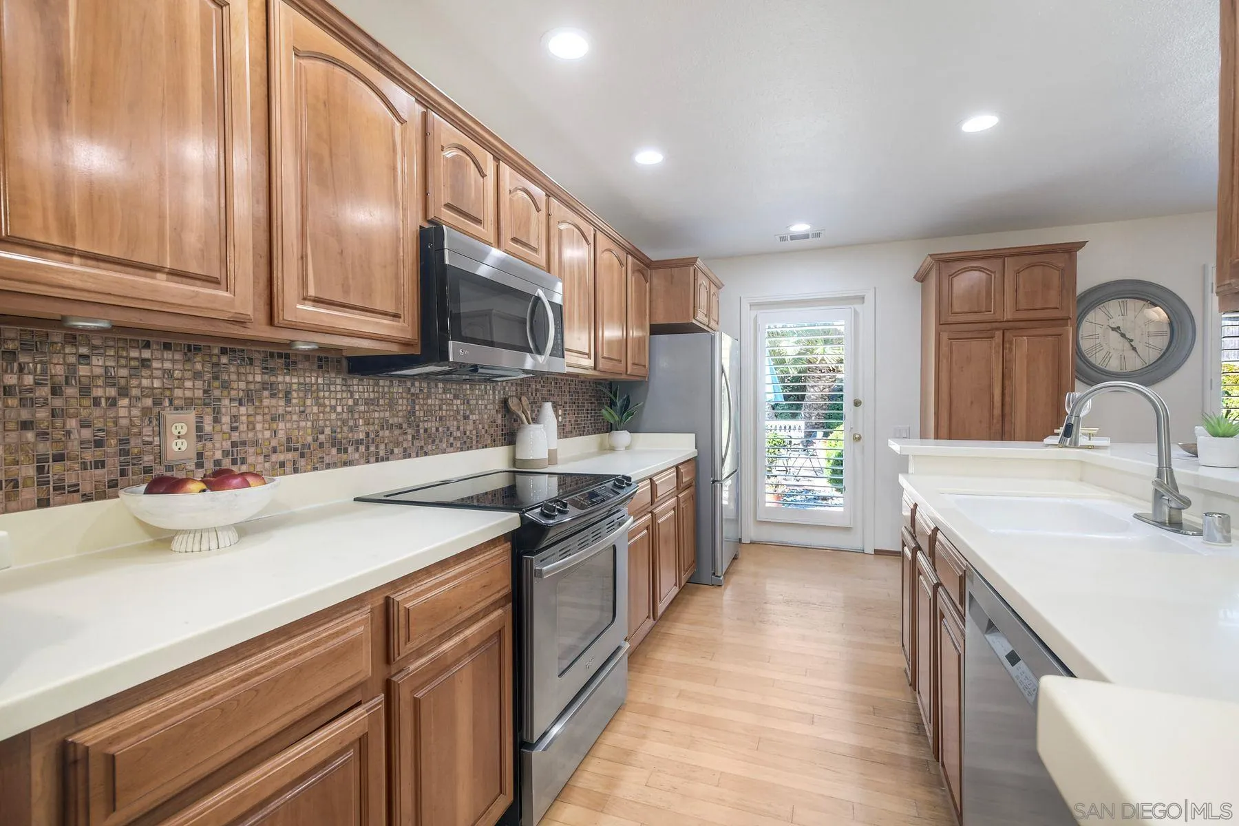 https://cdn.realtyfeed.com/cdn/127/260003663/2d3a151b3e70954afbed8dd5836a0c74.webp
