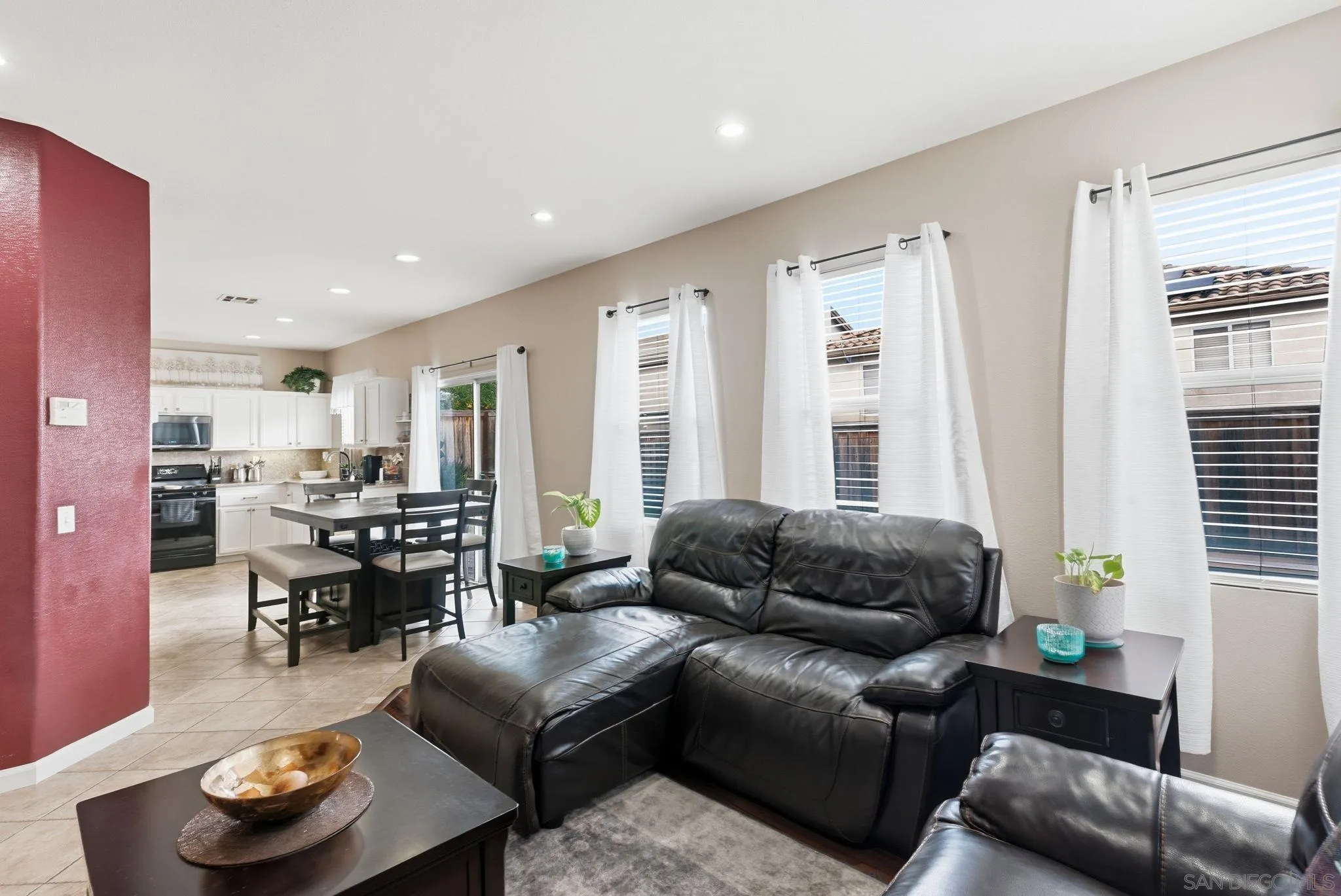 https://cdn.realtyfeed.com/cdn/127/260003666/048af0a2b9426b33969f501145ecfd90.webp